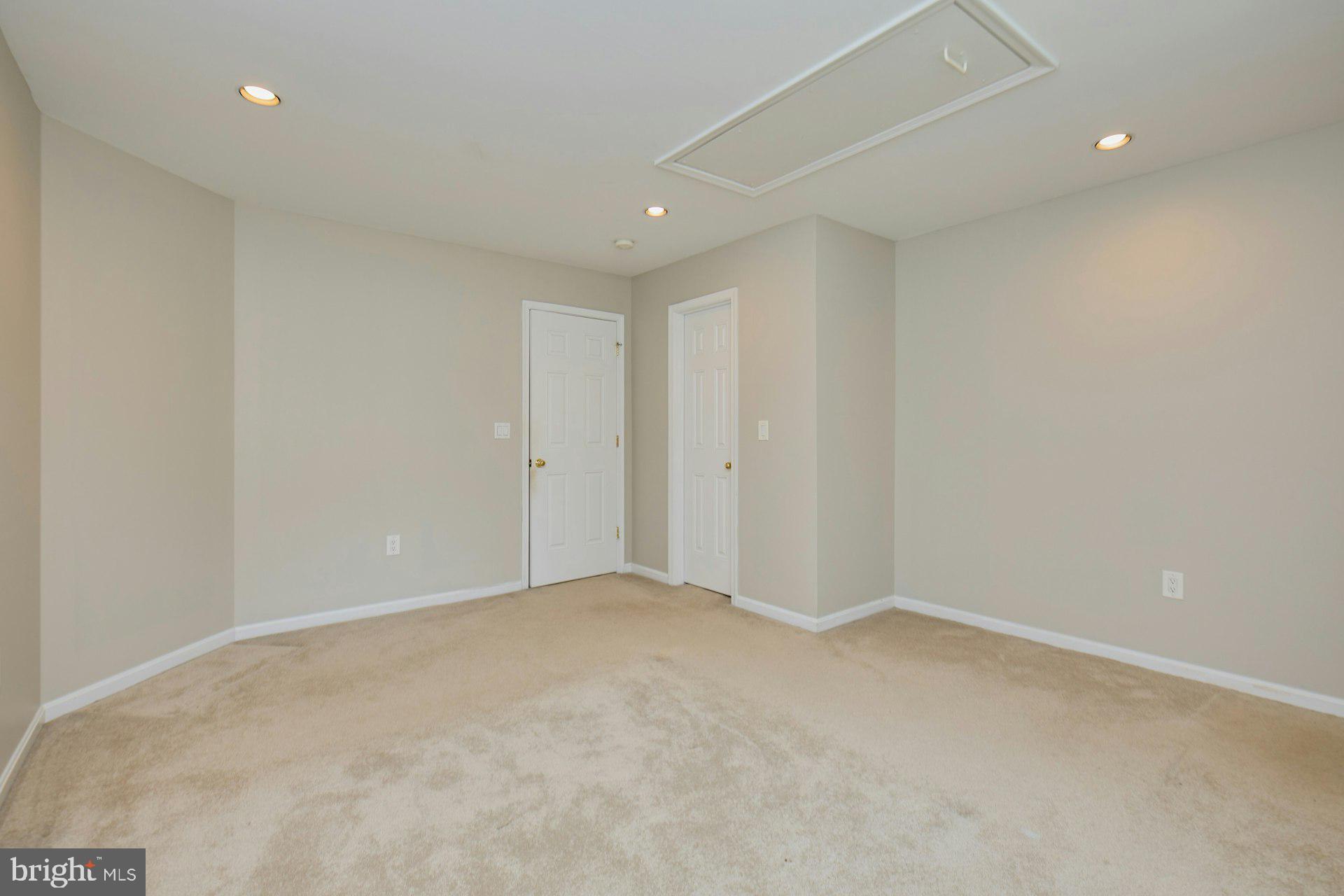 LORCOM GROVE - Residential