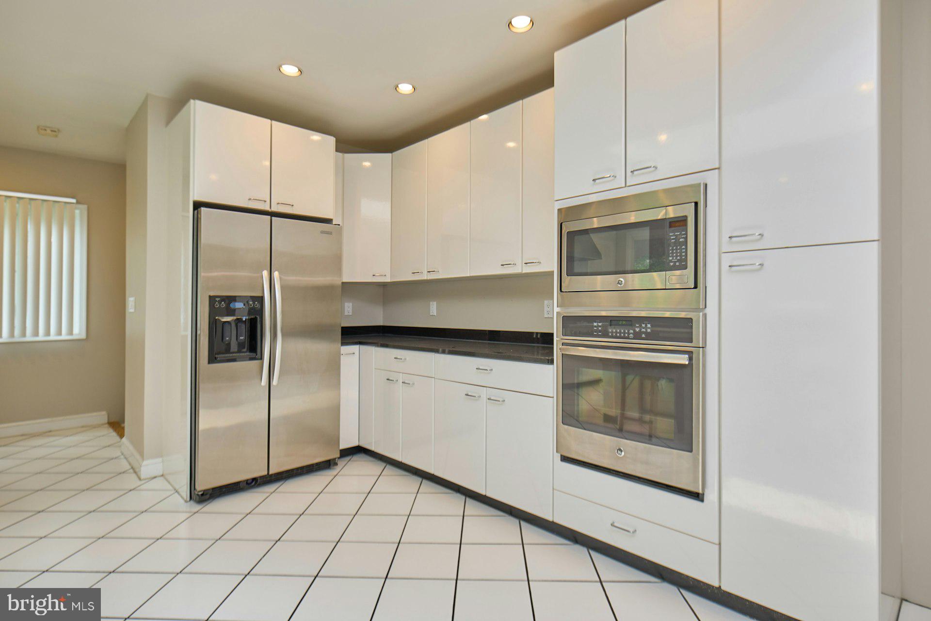 LORCOM GROVE - Residential