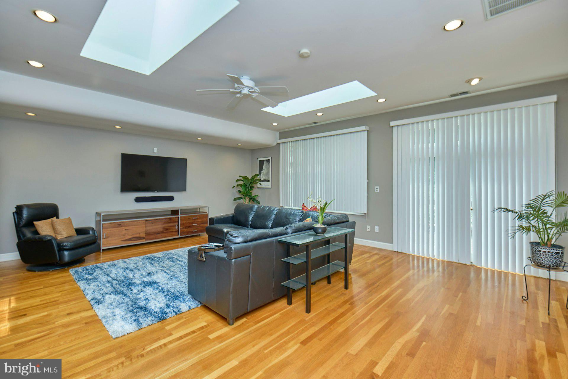 LORCOM GROVE - Residential