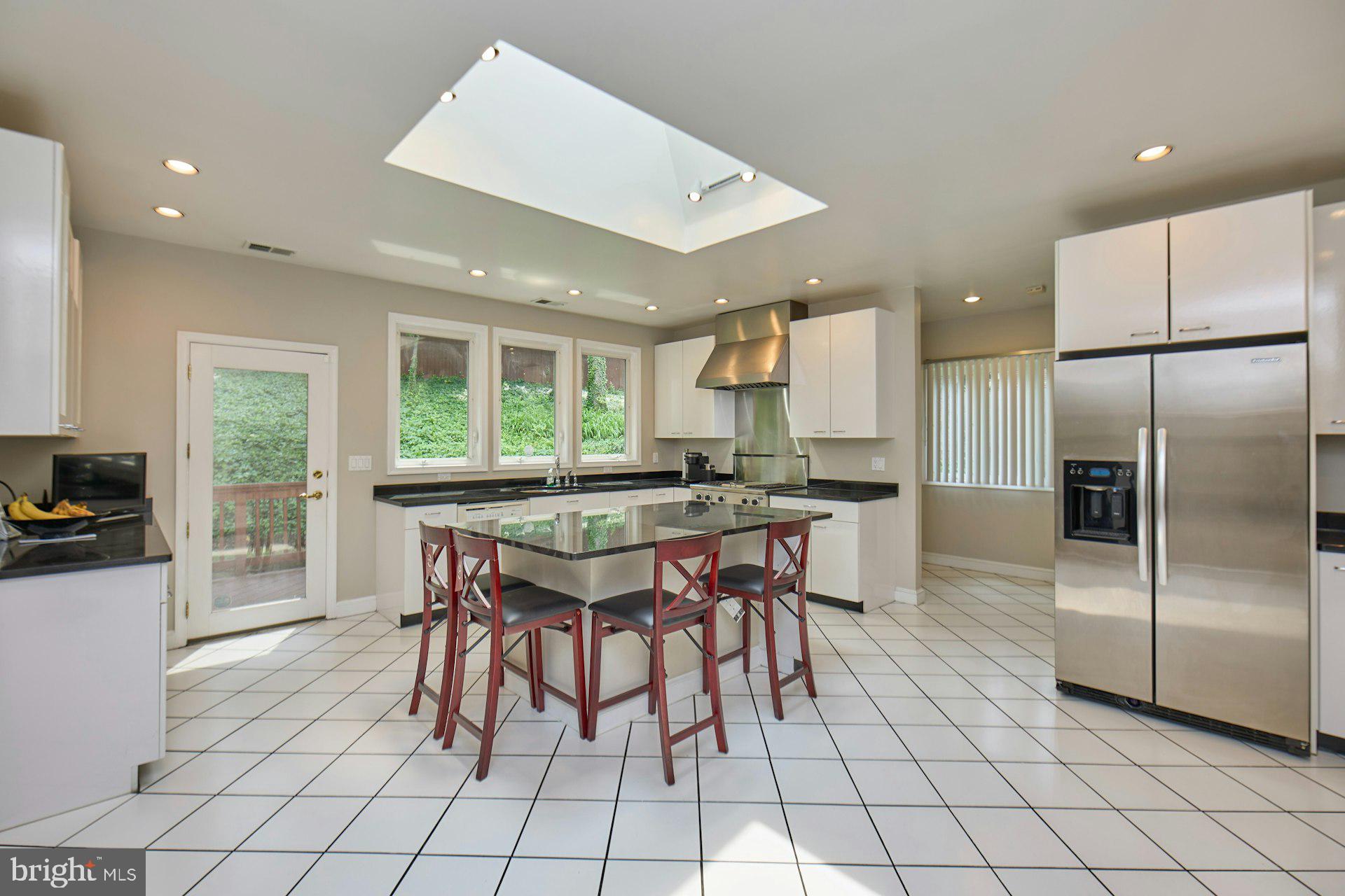 LORCOM GROVE - Residential