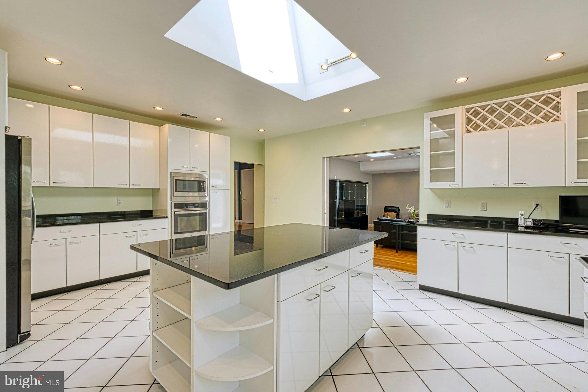 LORCOM GROVE - Residential