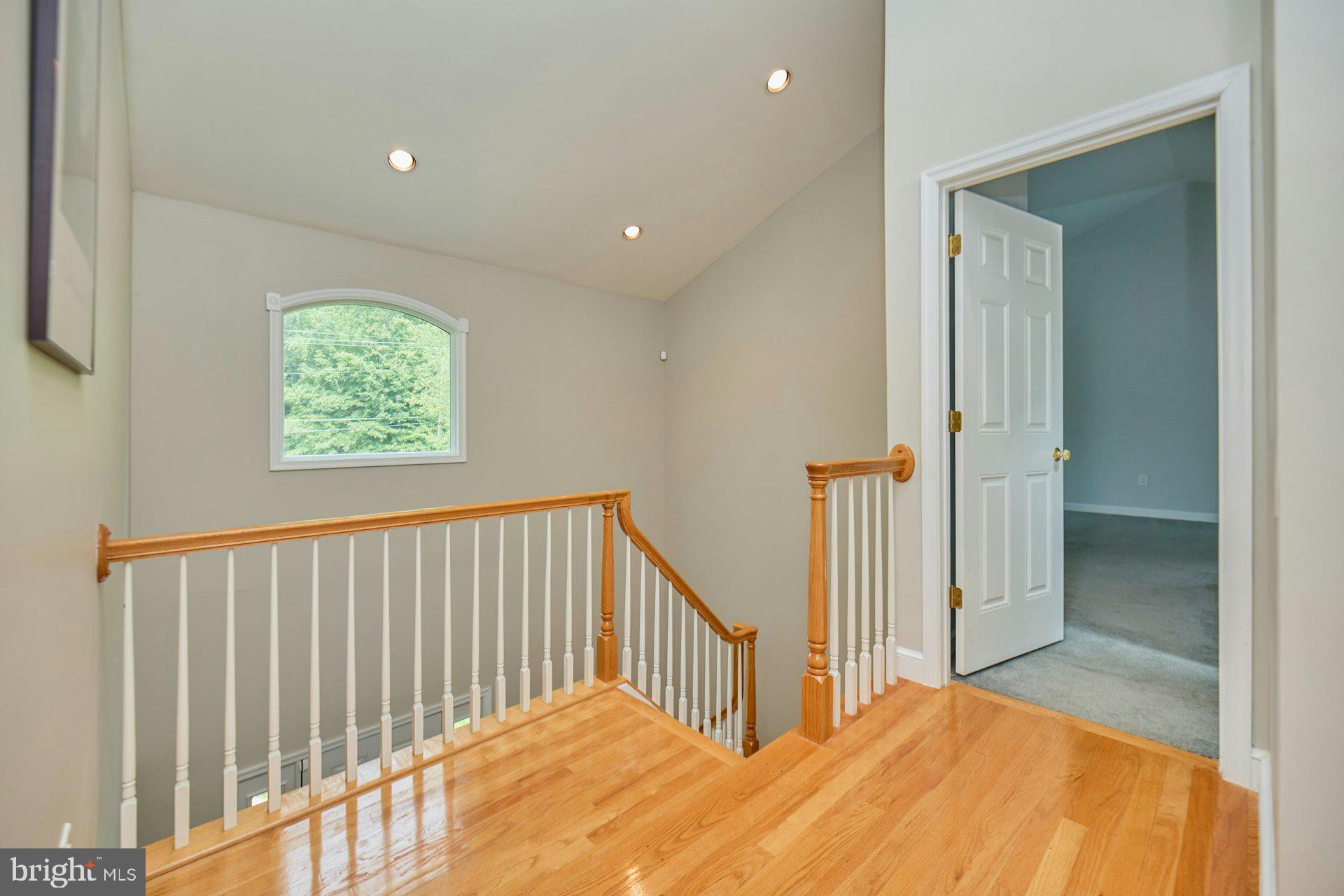 LORCOM GROVE - Residential