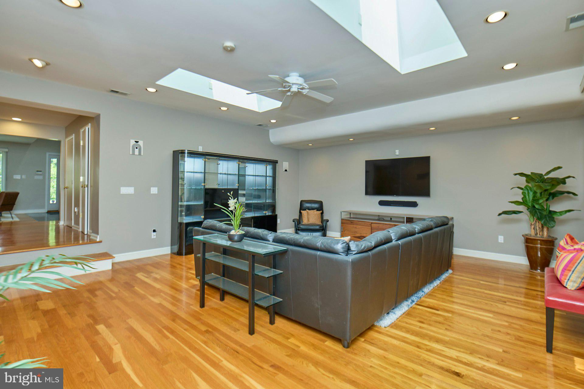 LORCOM GROVE - Residential