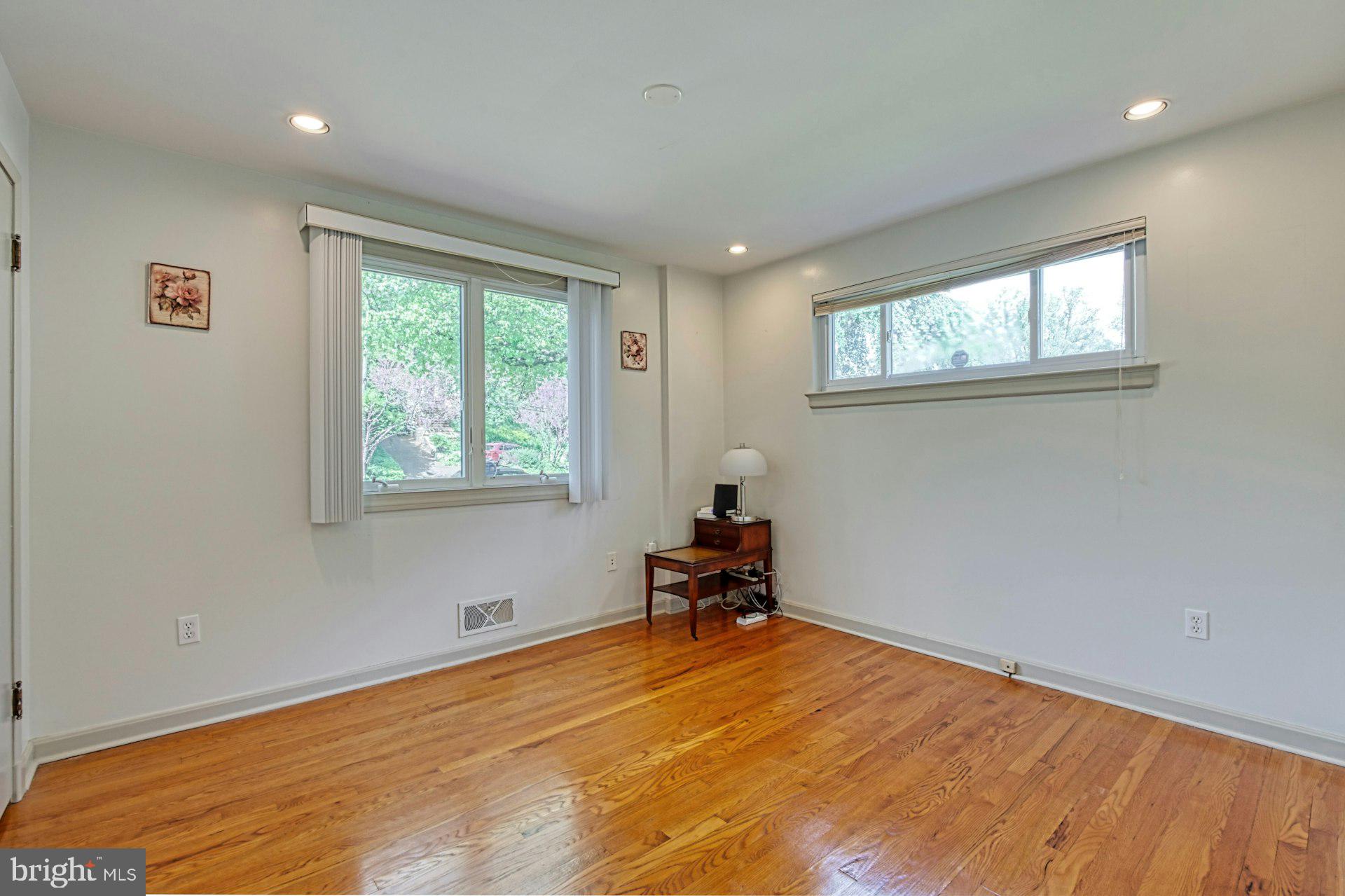 LORCOM GROVE - Residential