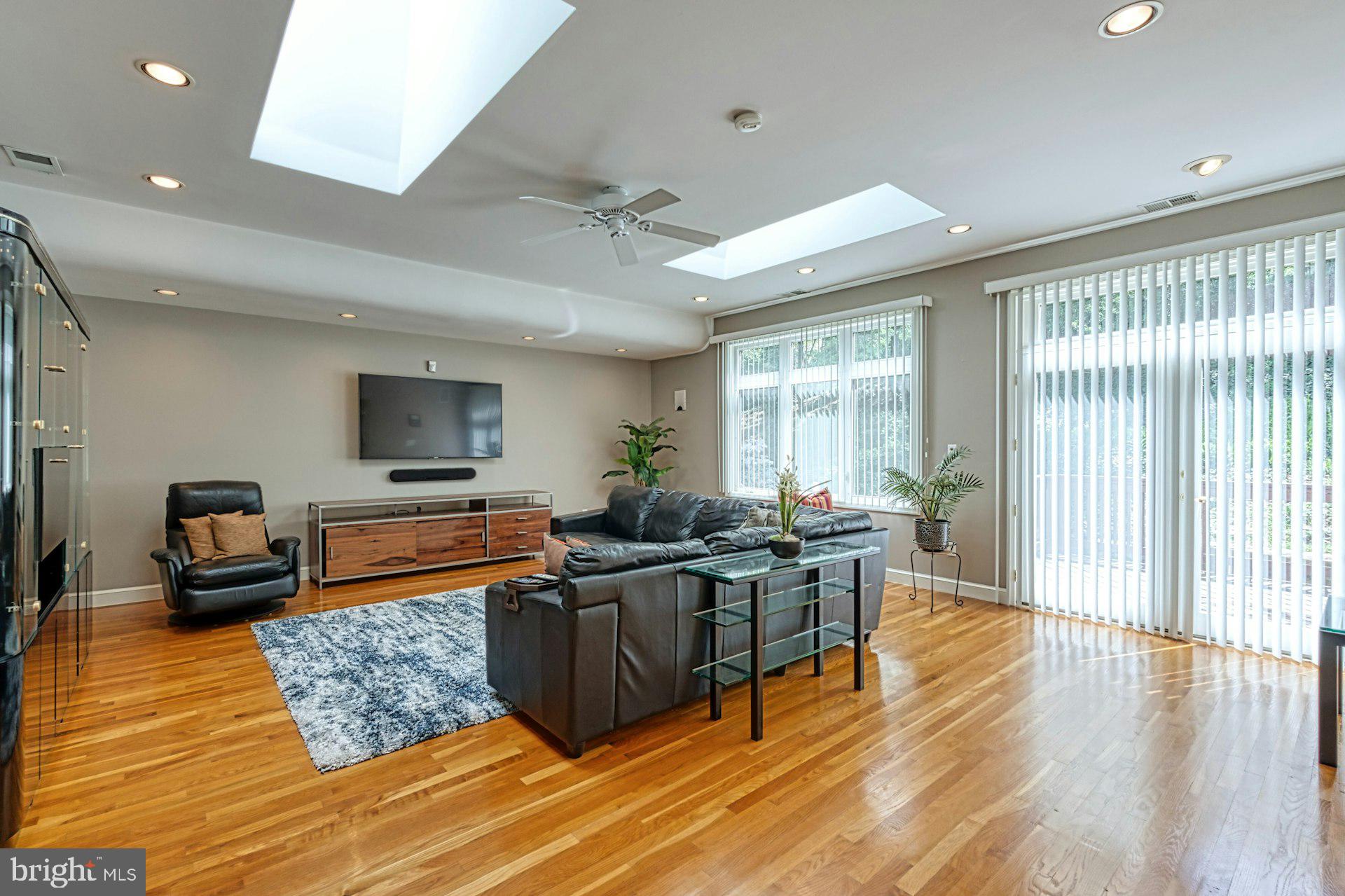 LORCOM GROVE - Residential