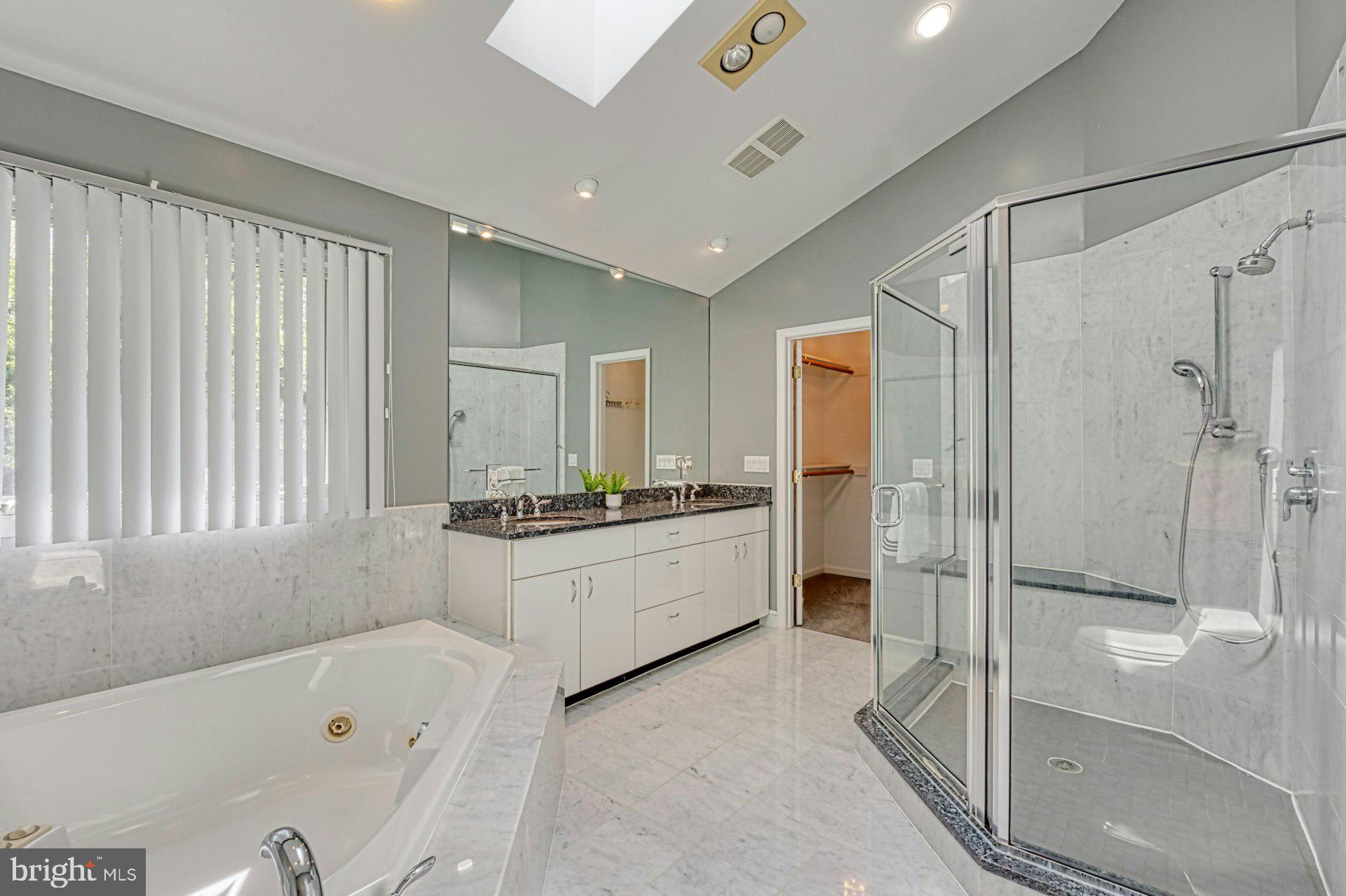 LORCOM GROVE - Residential