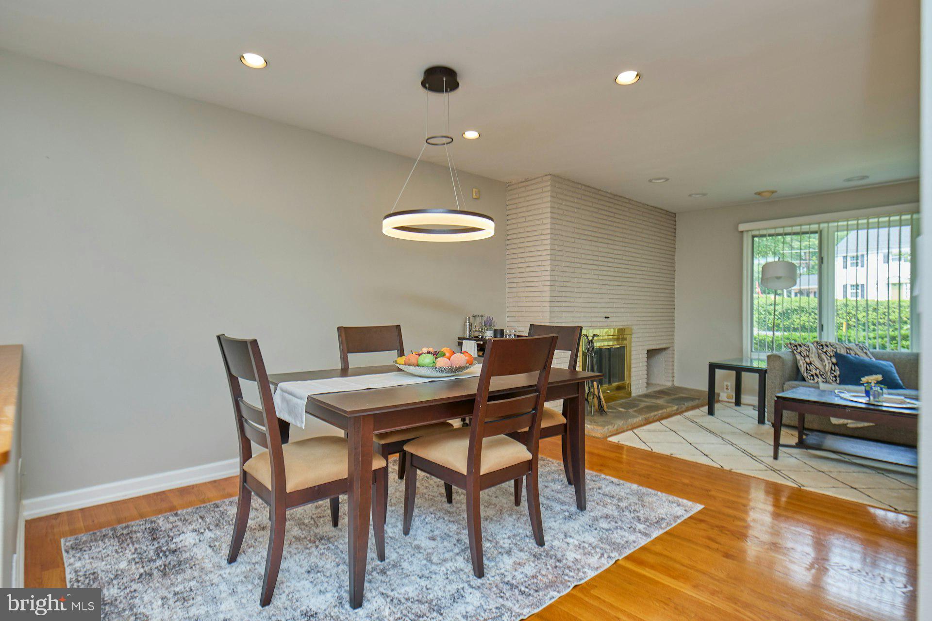 LORCOM GROVE - Residential