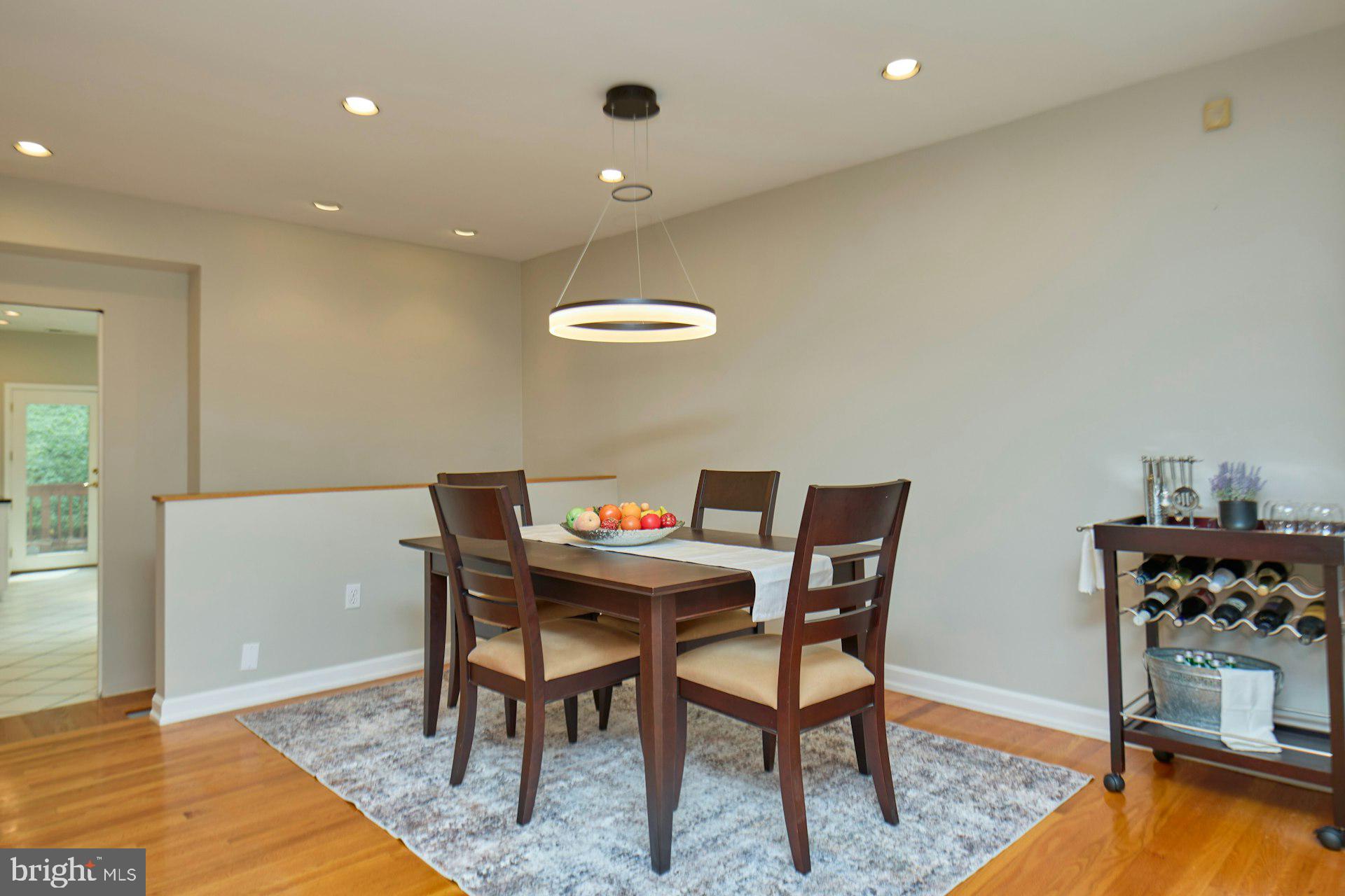 LORCOM GROVE - Residential