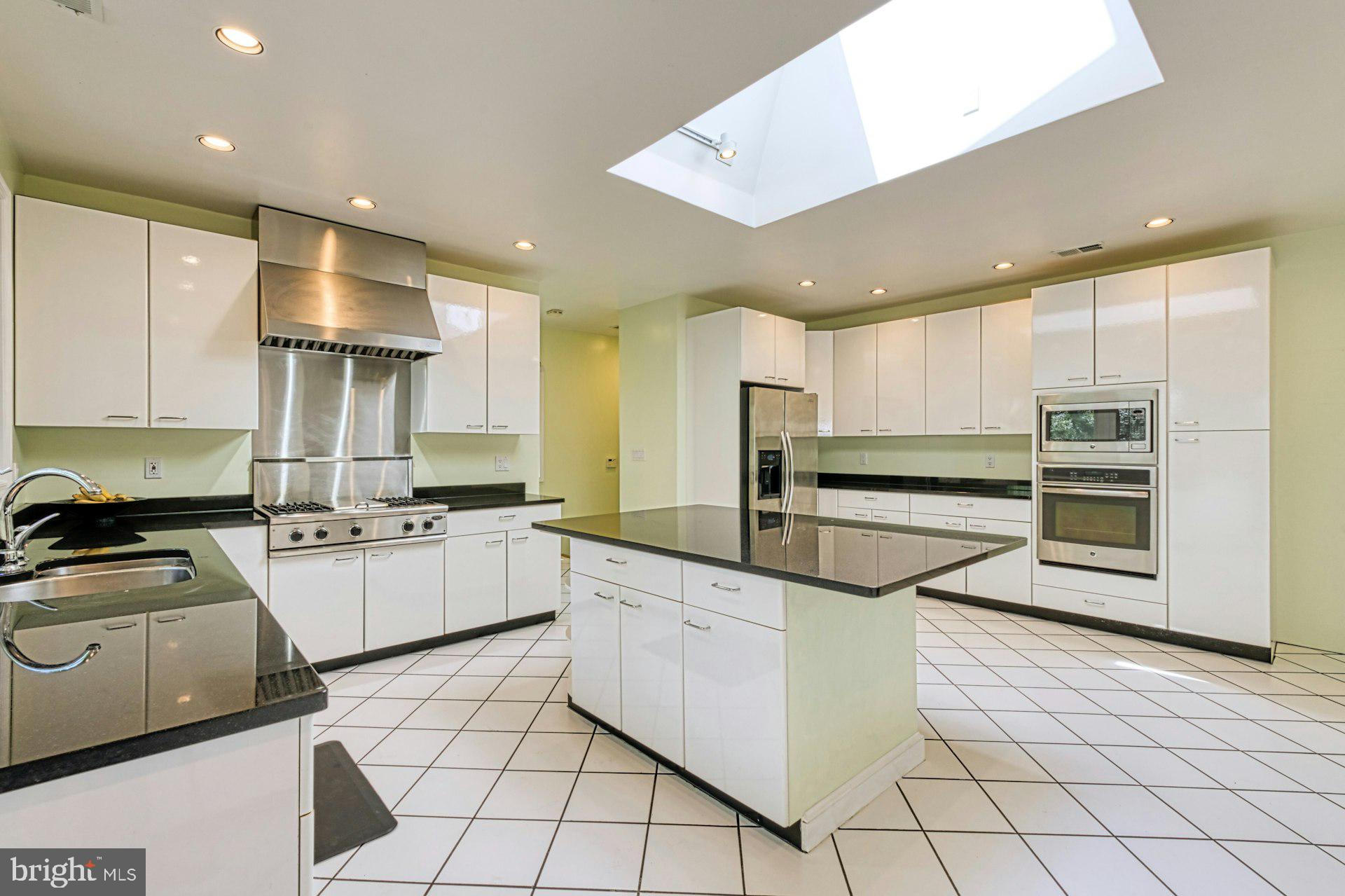 LORCOM GROVE - Residential