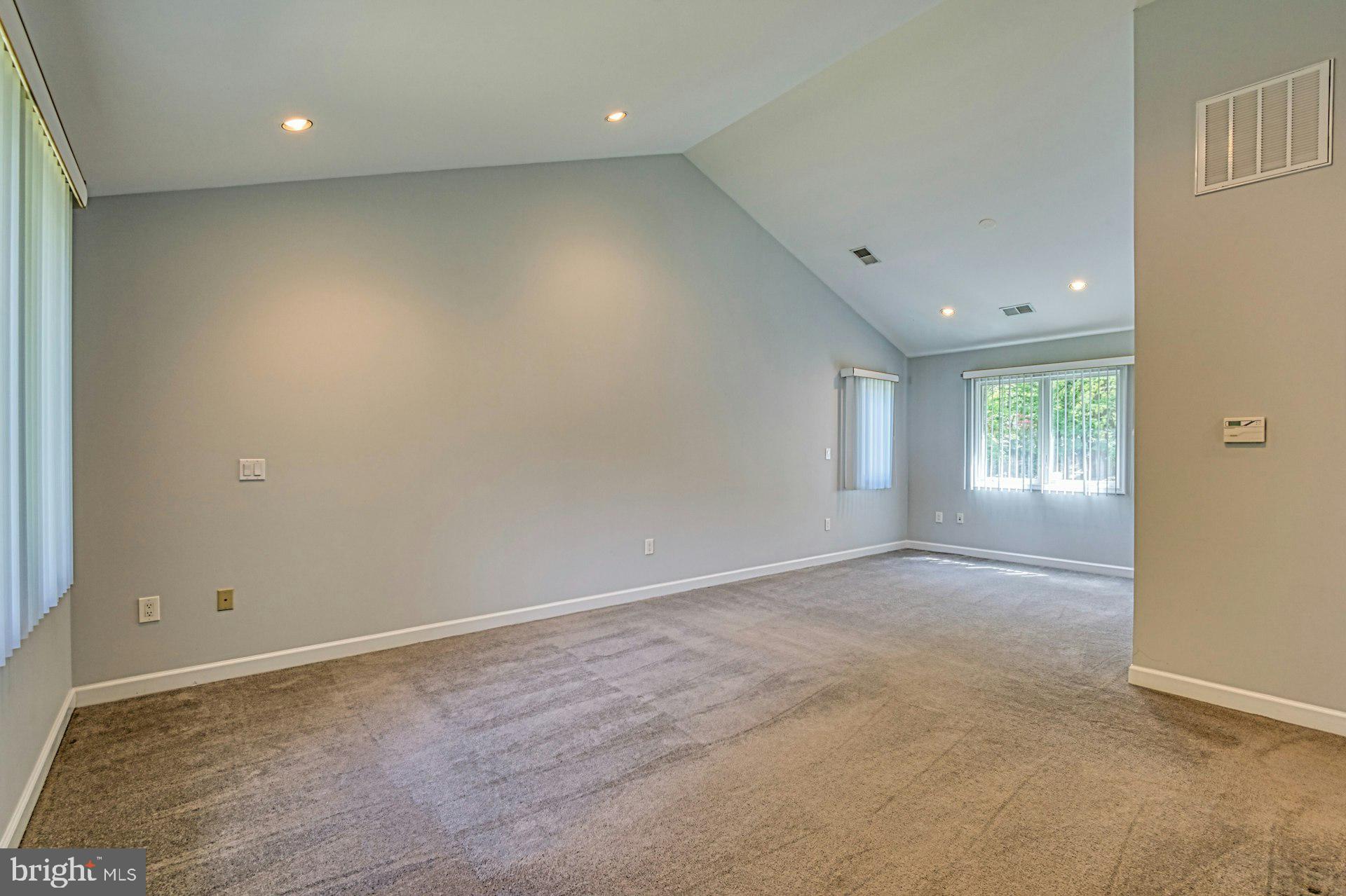 LORCOM GROVE - Residential