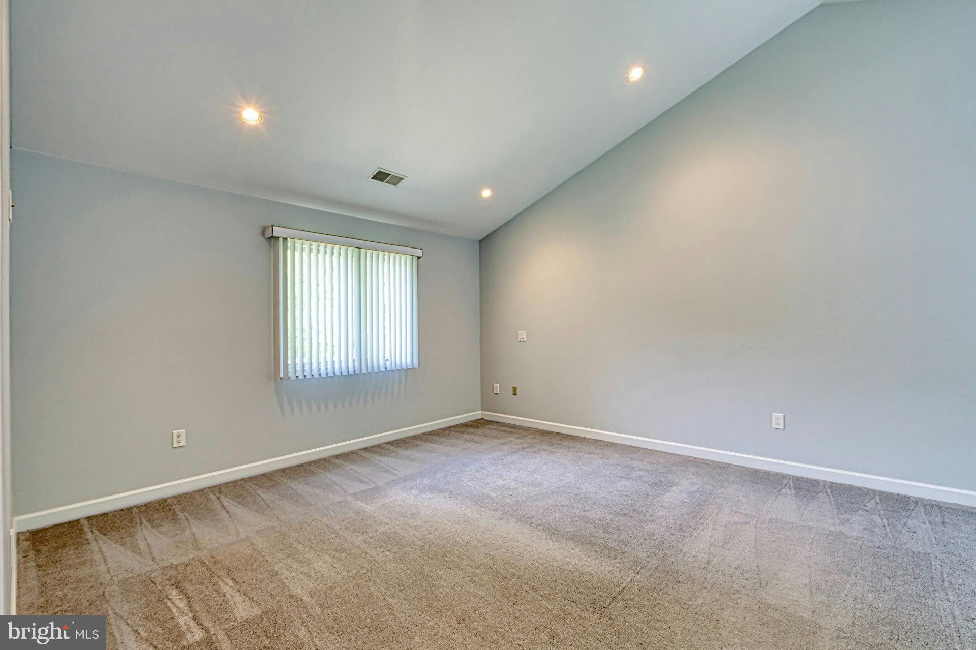 LORCOM GROVE - Residential