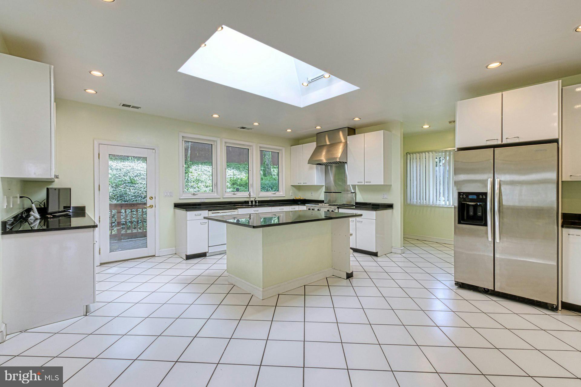 LORCOM GROVE - Residential