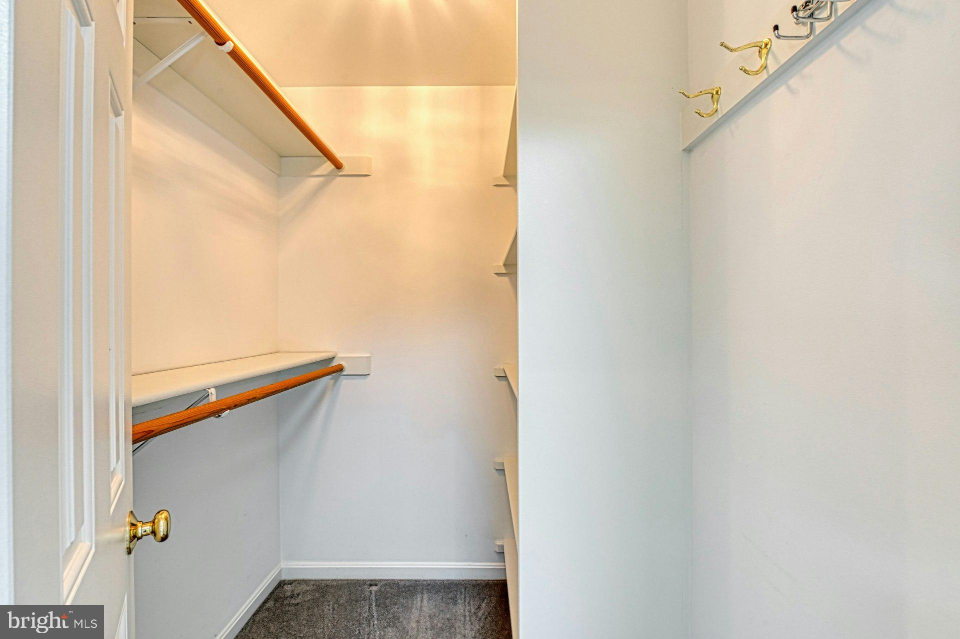 LORCOM GROVE - Residential