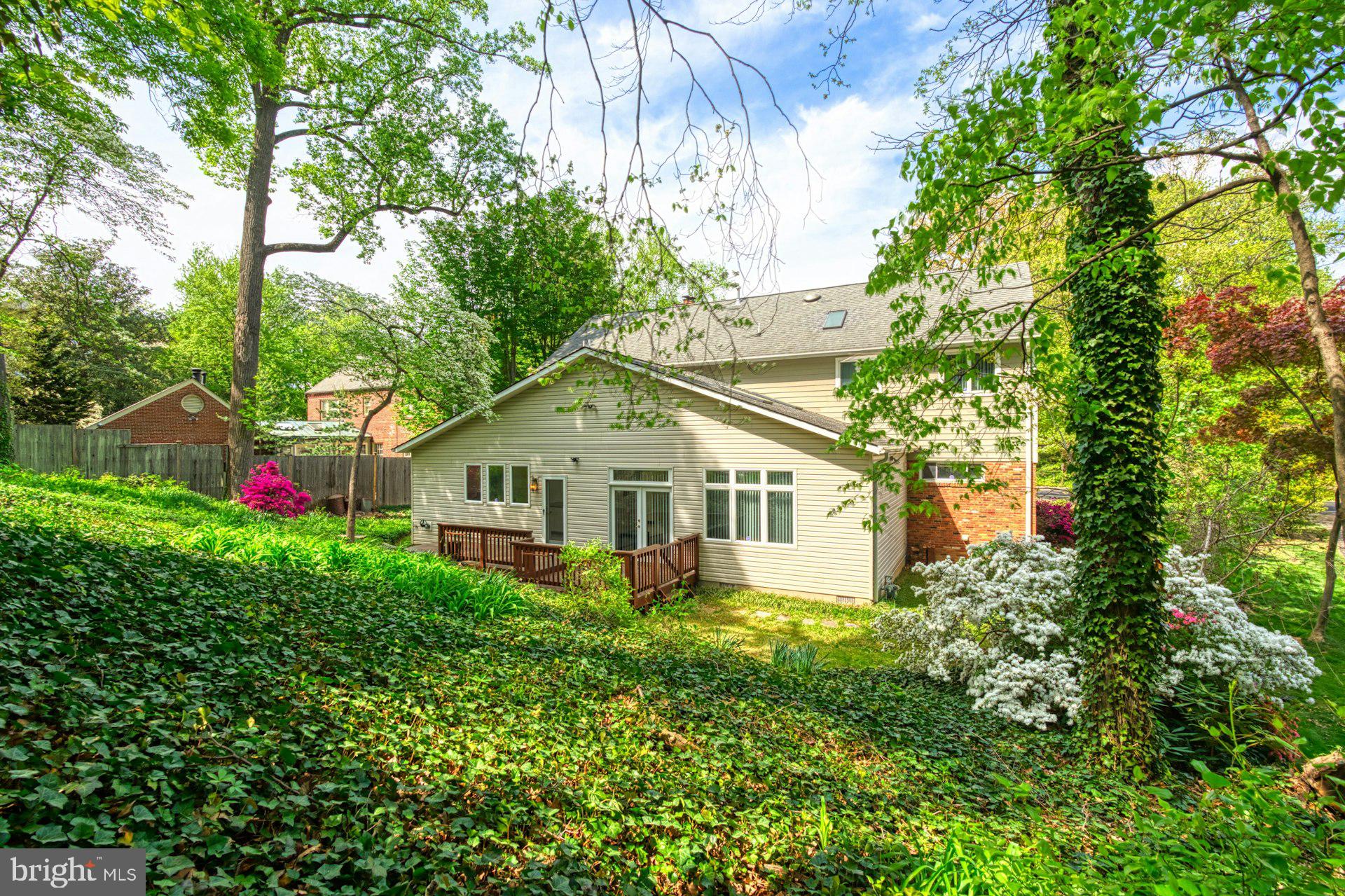 LORCOM GROVE - Residential