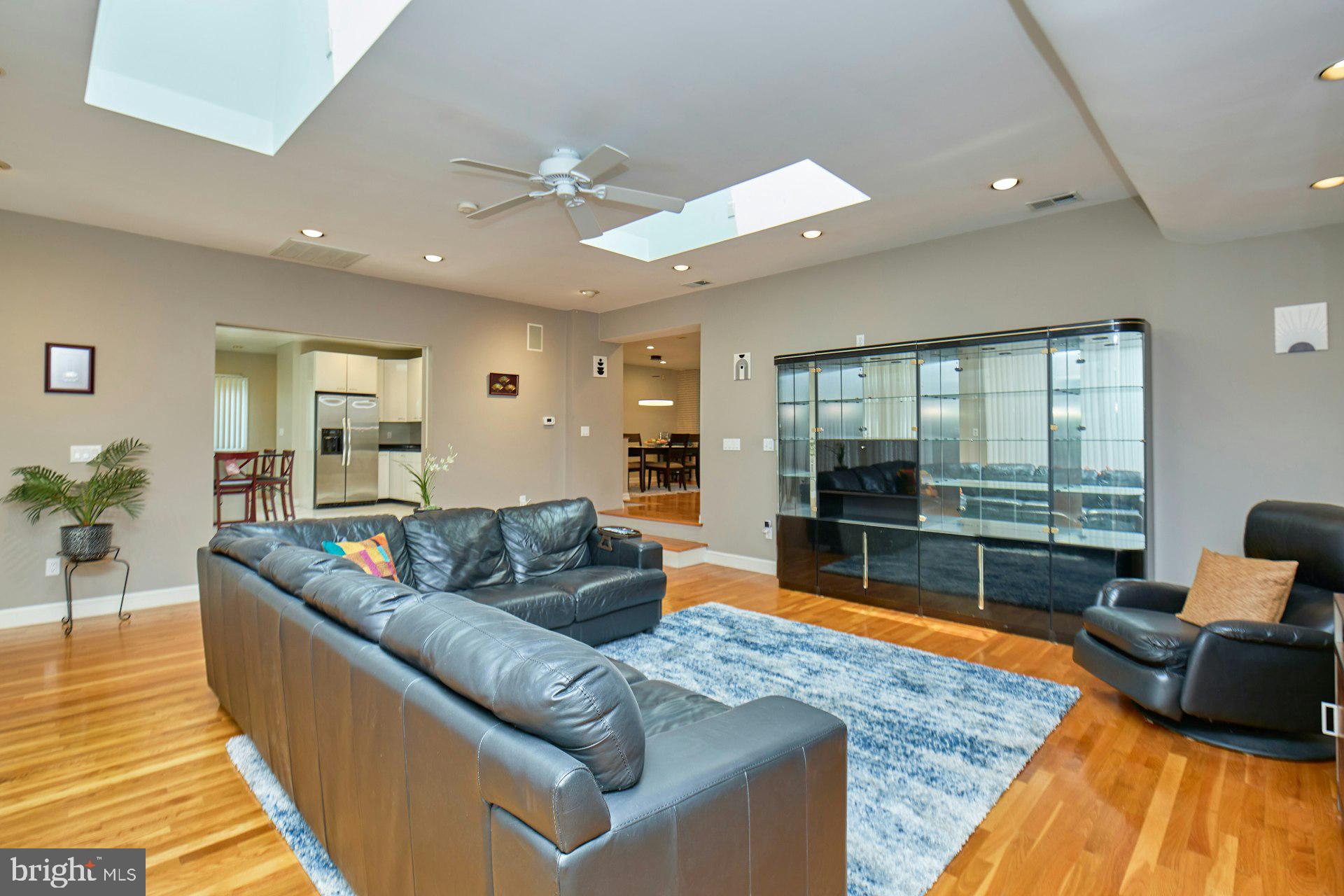 LORCOM GROVE - Residential