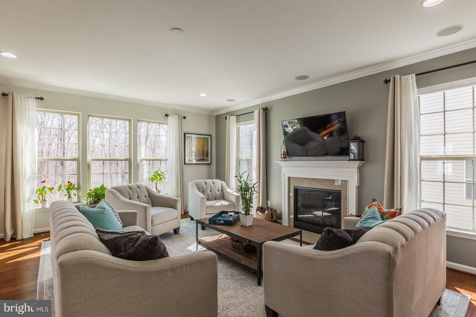 MAY'S QUARTER - Residential