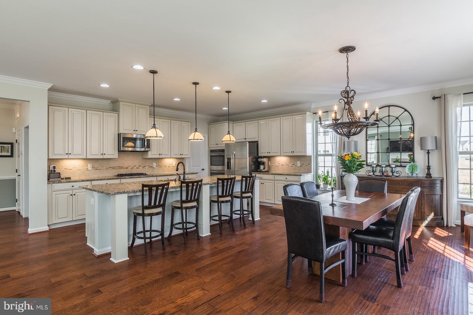 MAY'S QUARTER - Residential