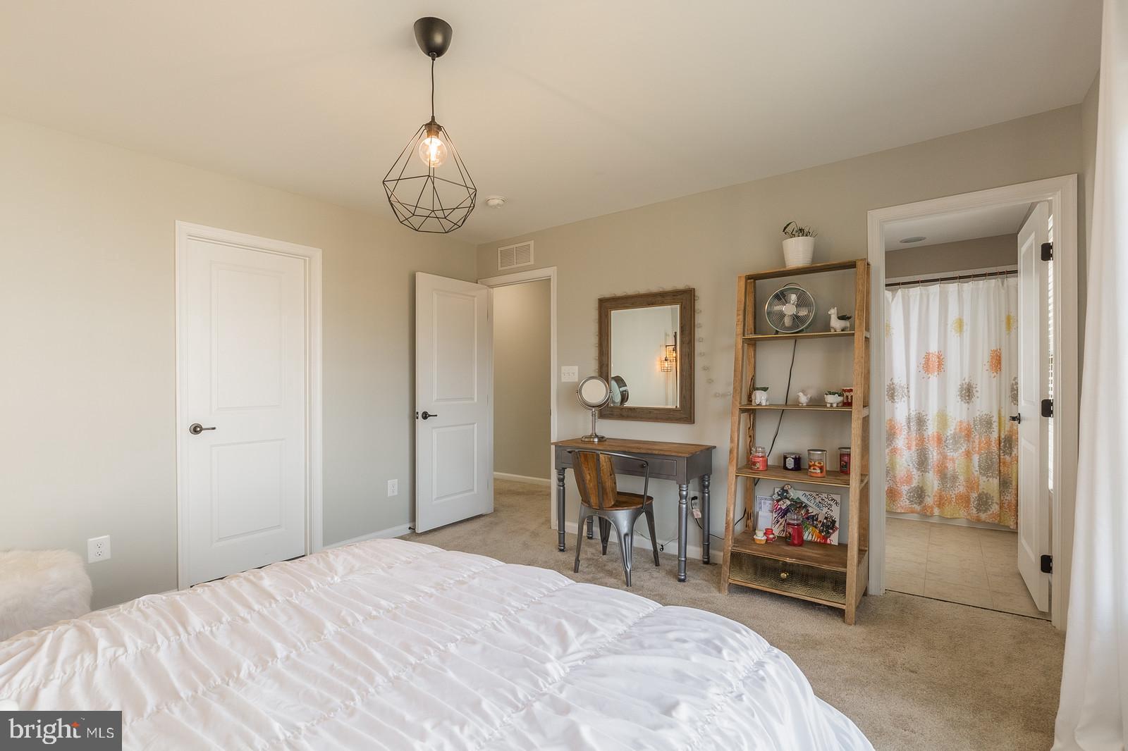 MAY'S QUARTER - Residential