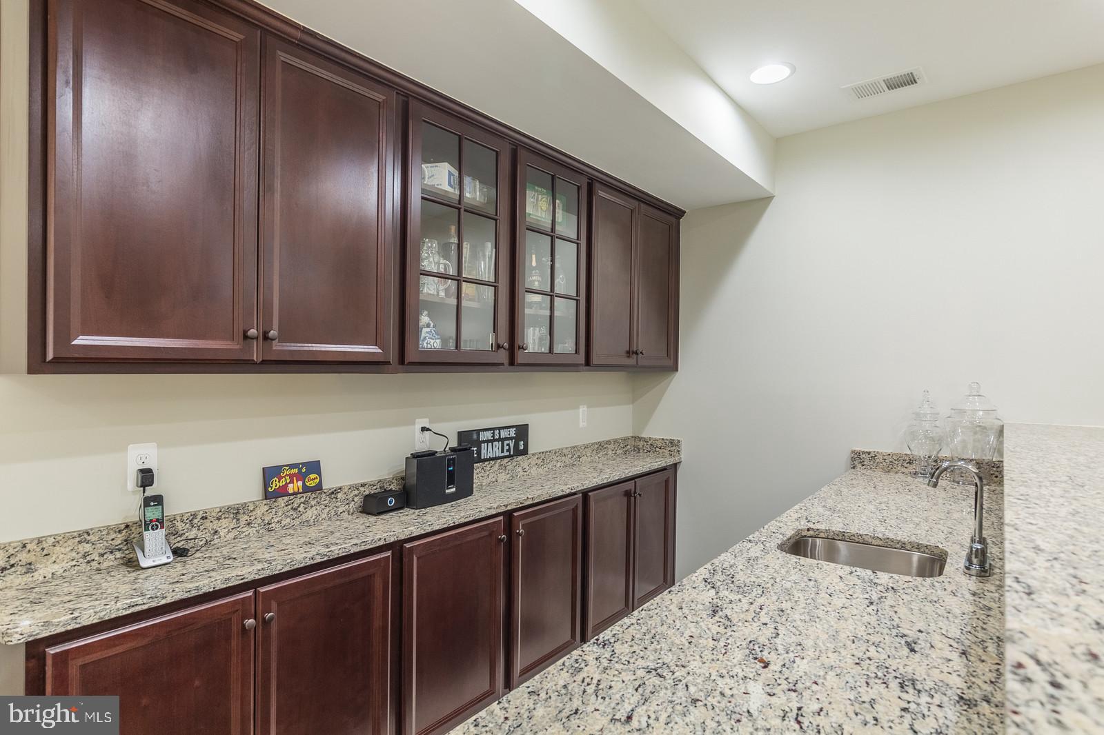 MAY'S QUARTER - Residential