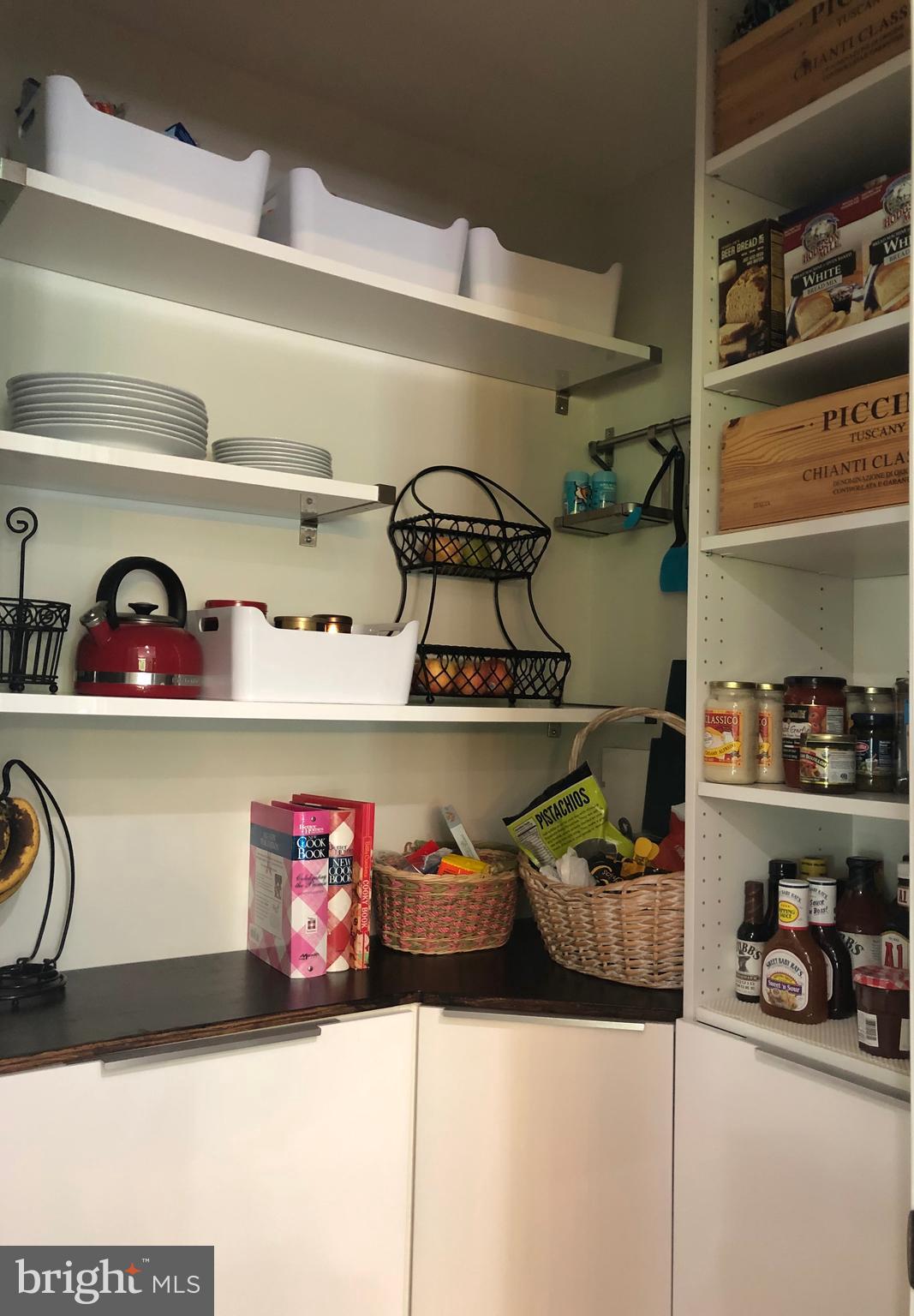 MAY'S QUARTER - Residential