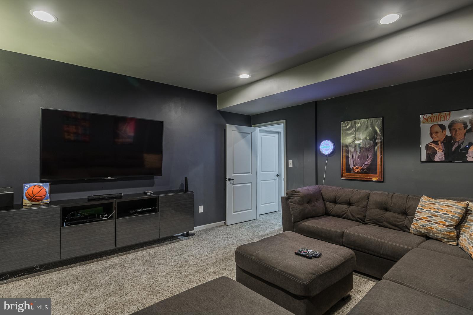 MAY'S QUARTER - Residential