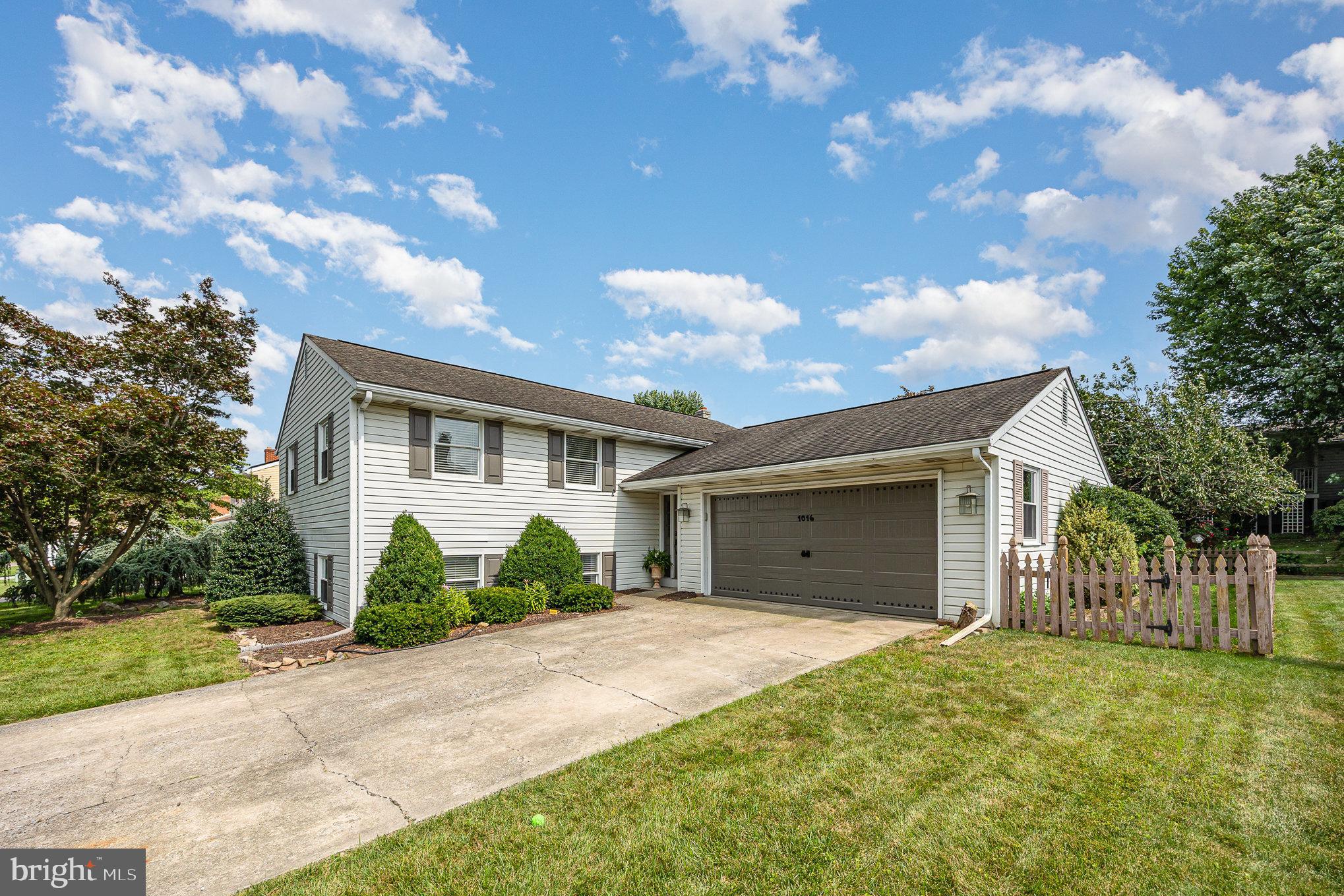 1016 TEAKWOOD LANE