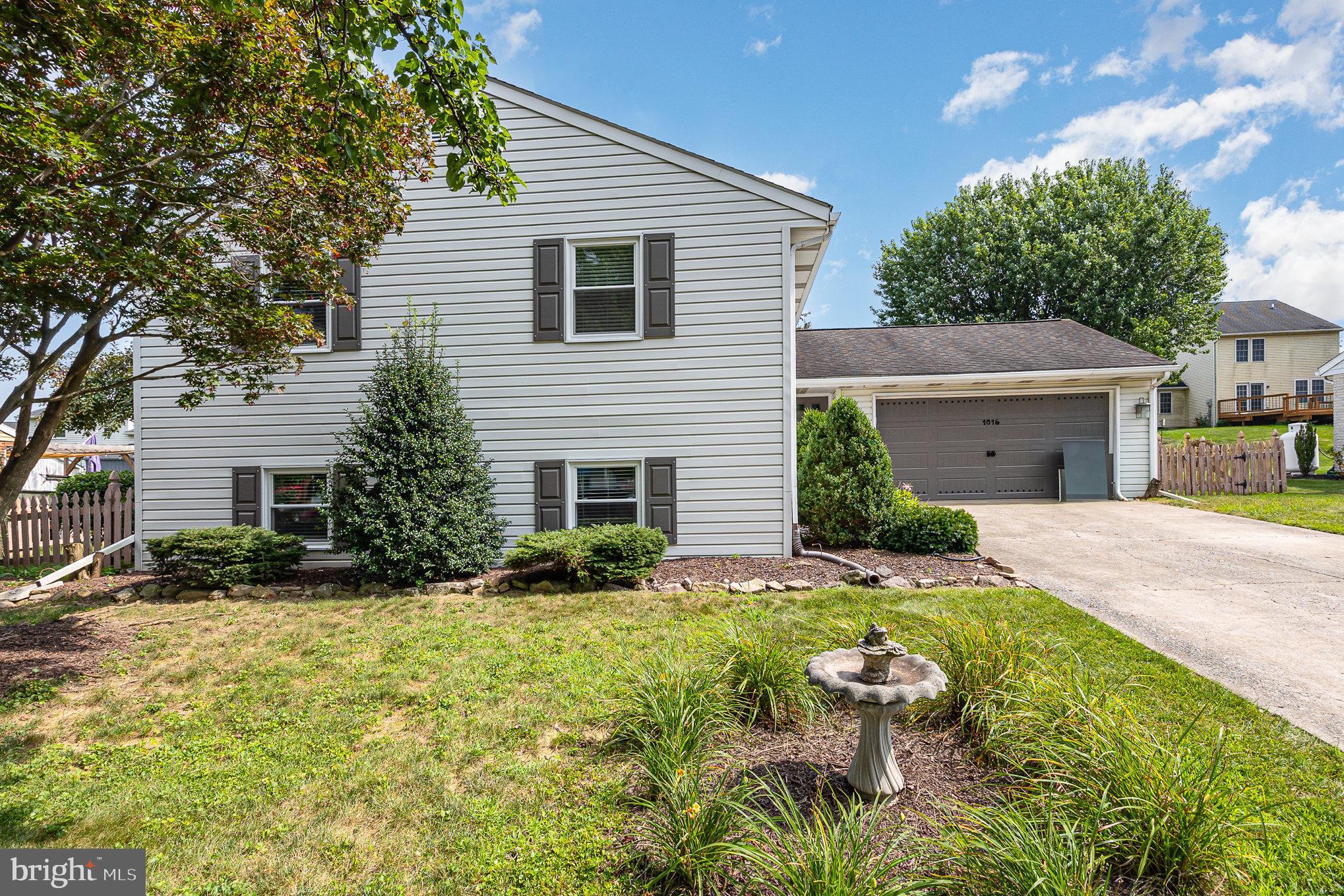 1016 TEAKWOOD LANE
