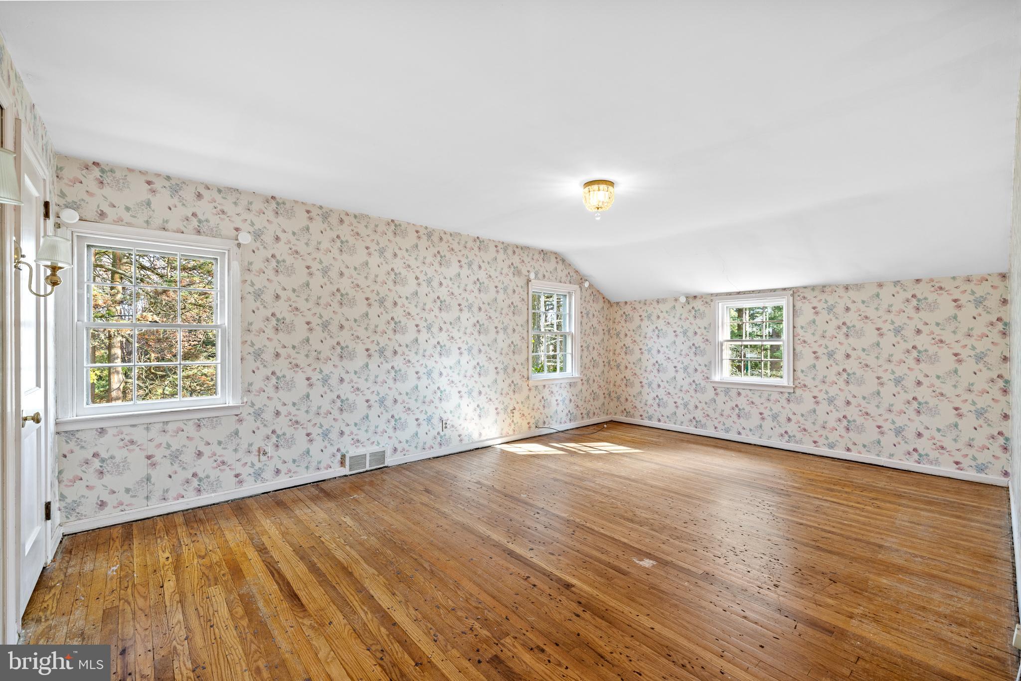 OLD OAKS - Residential