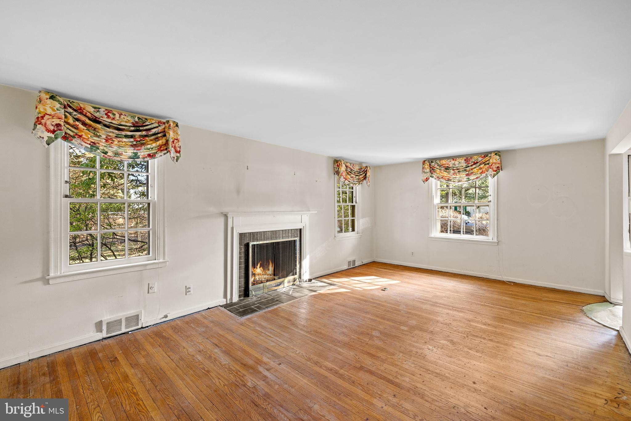OLD OAKS - Residential