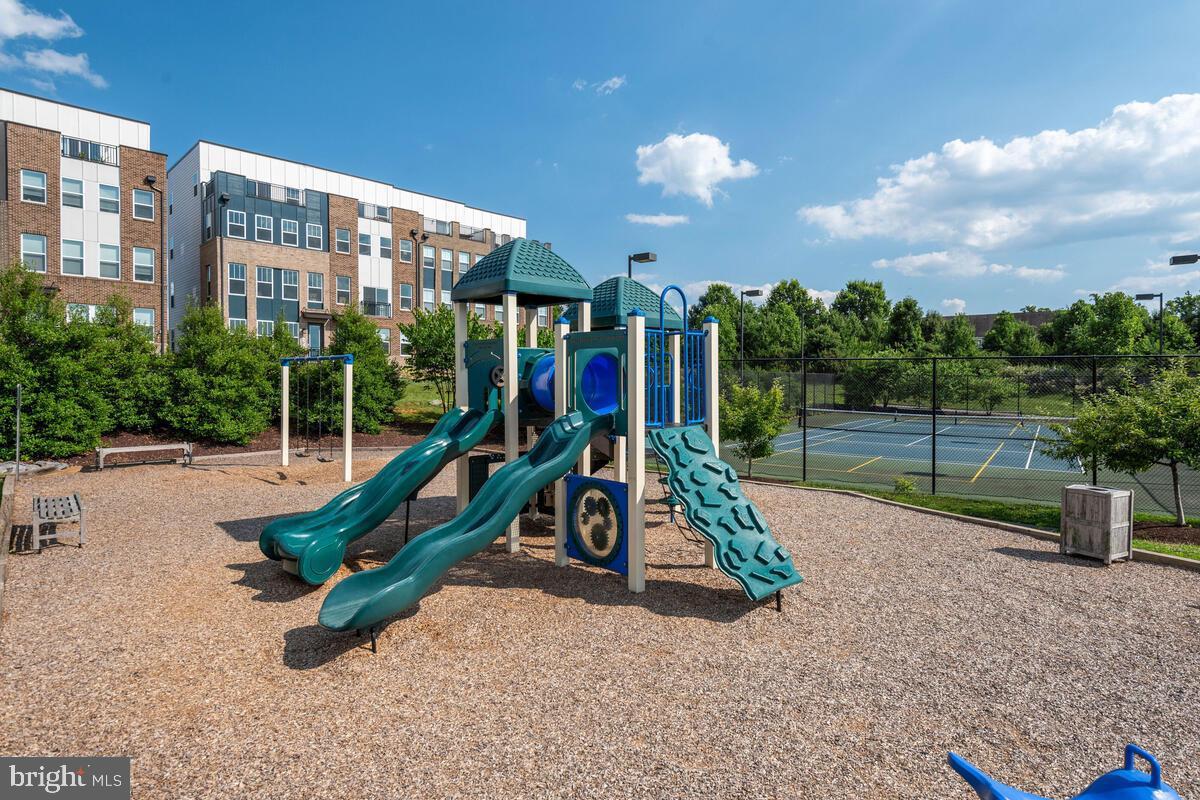 CROWN FARM - Residential