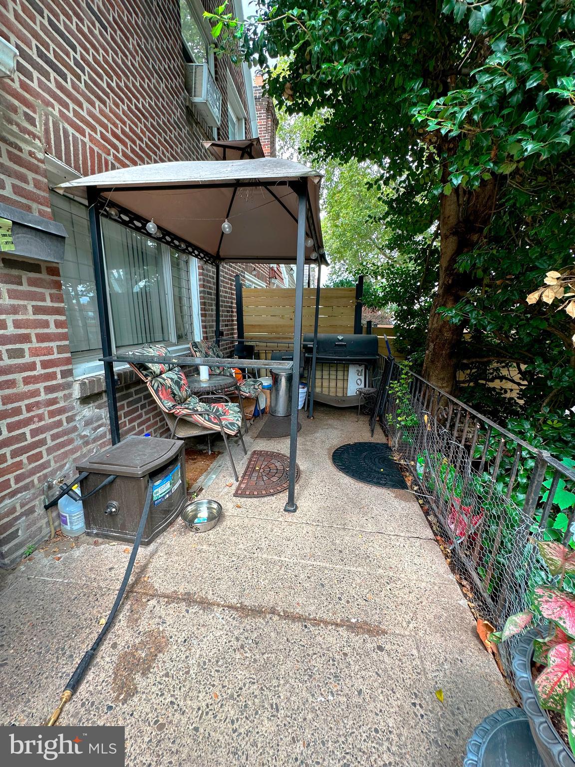 LAWNCREST - Residential