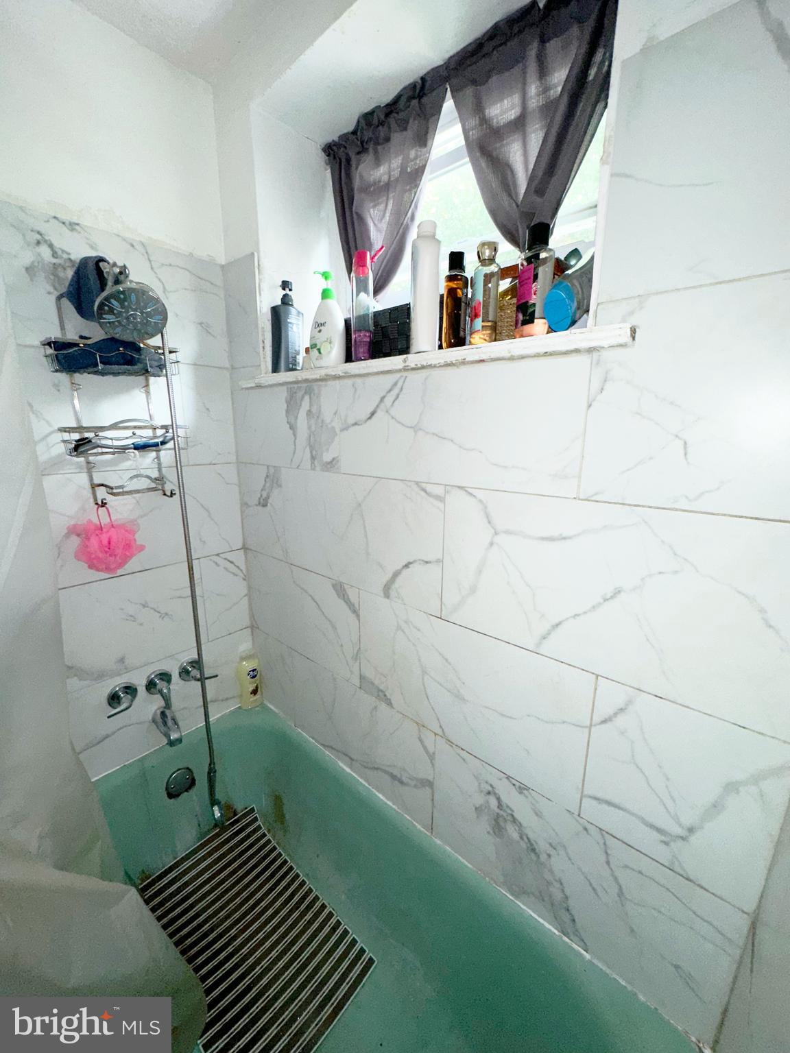 LAWNCREST - Residential