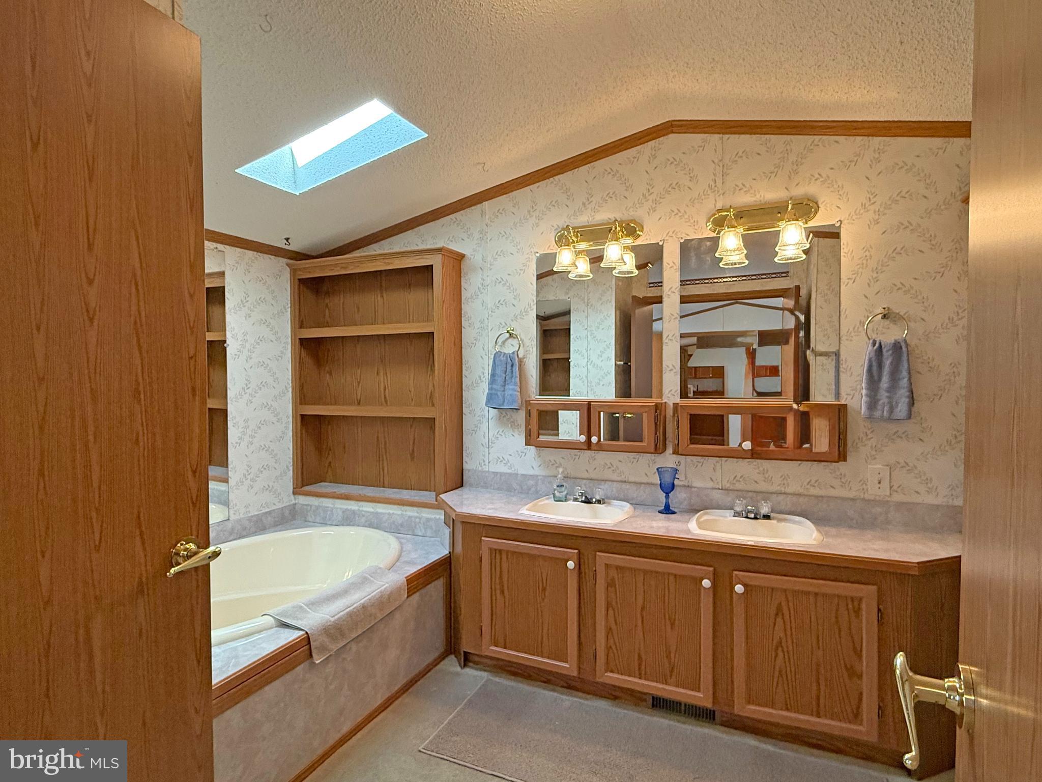 MARINERS COVE - Residential