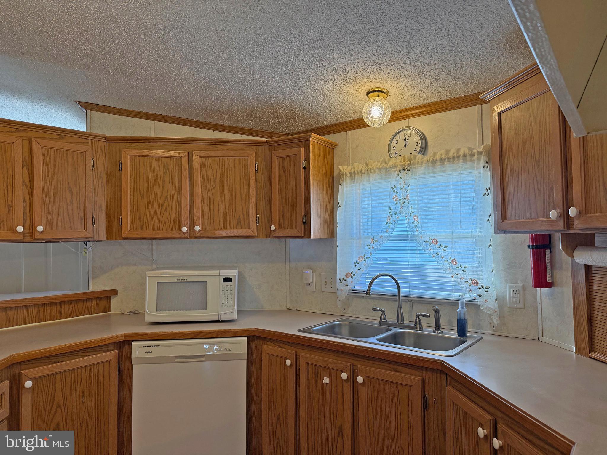 MARINERS COVE - Residential