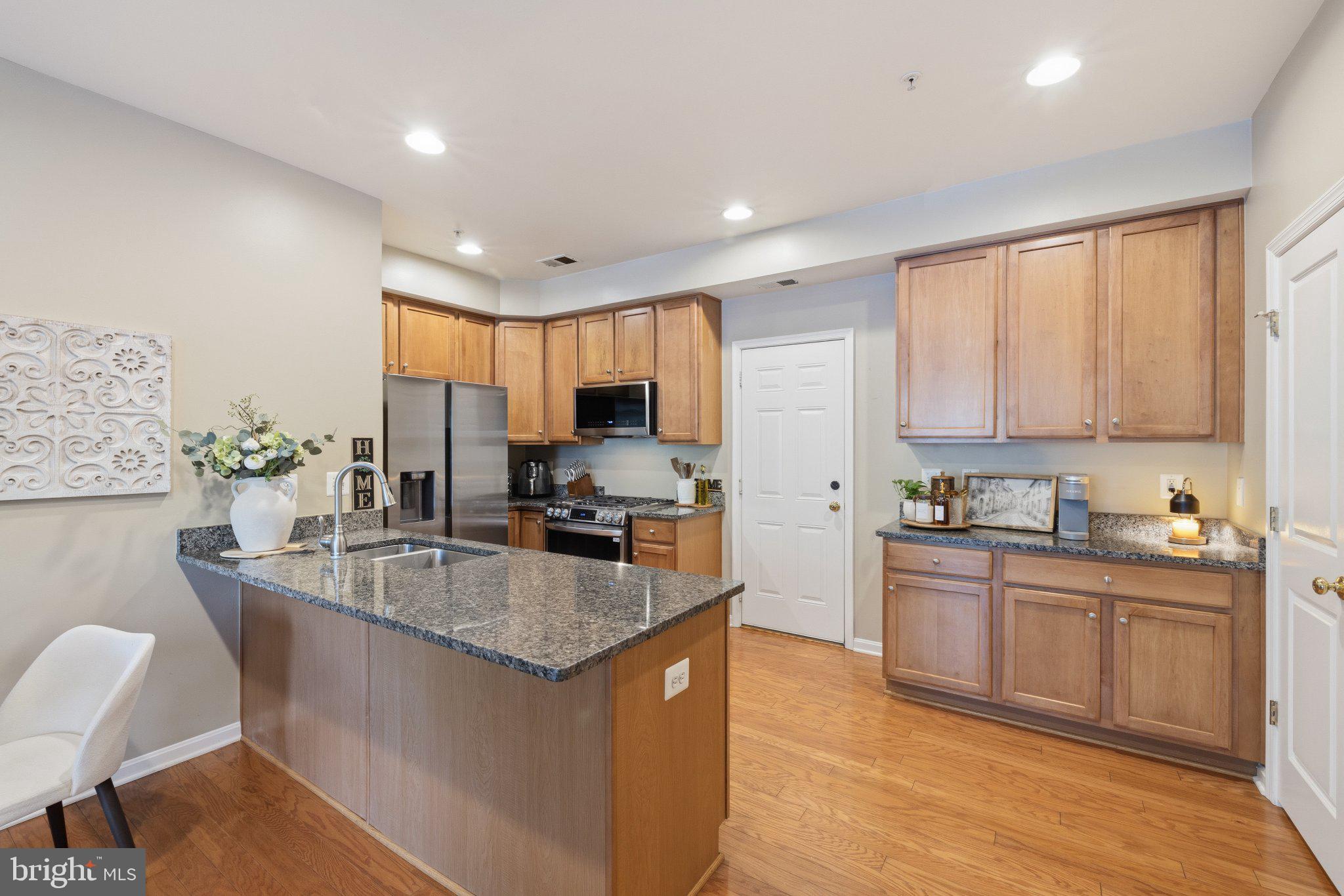 MADISON CRESCENT CONDOMINIUM - Residential