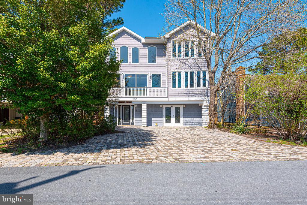 207 W 11TH STREET
