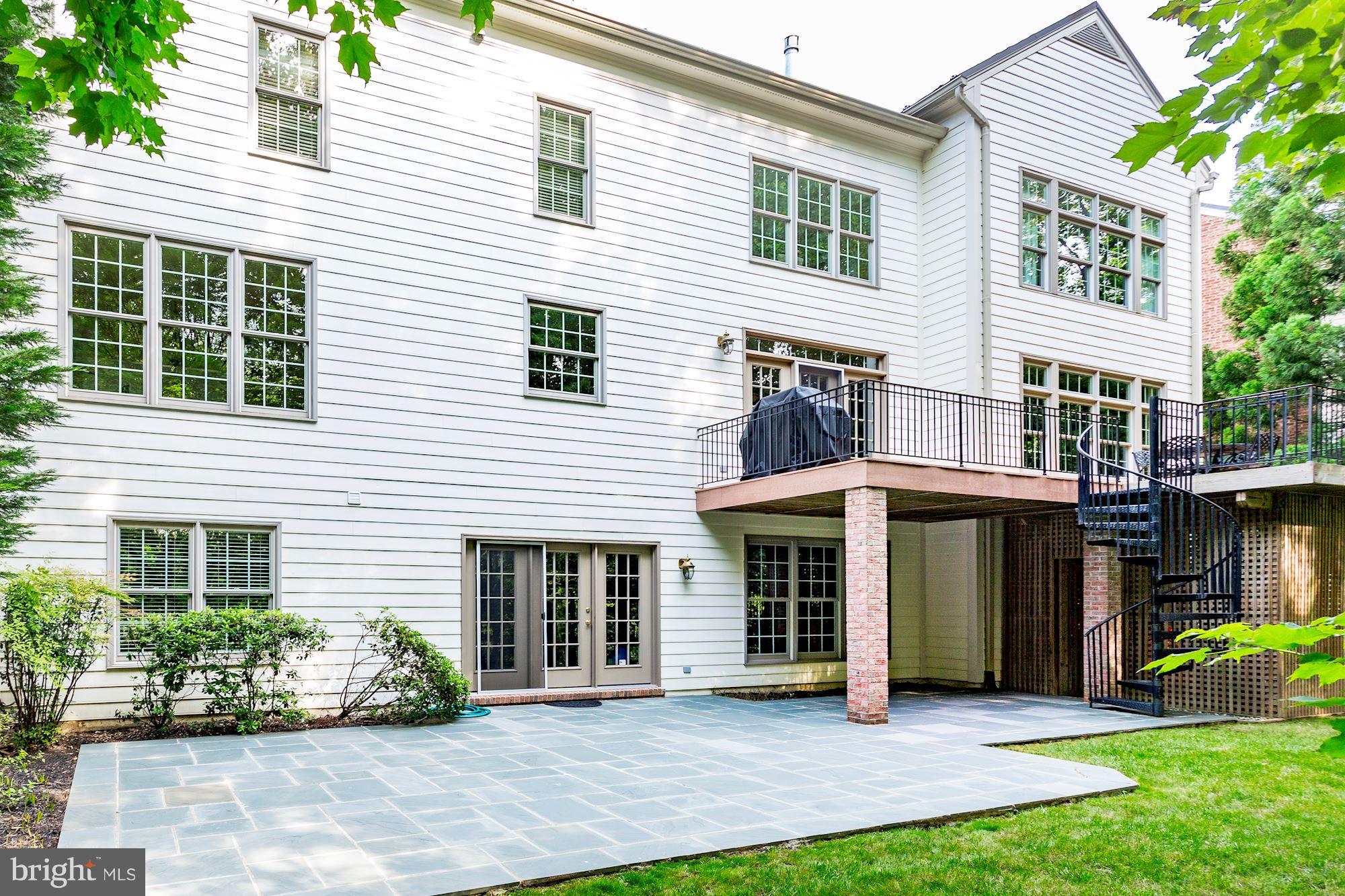 RIVER FALLS - Residential