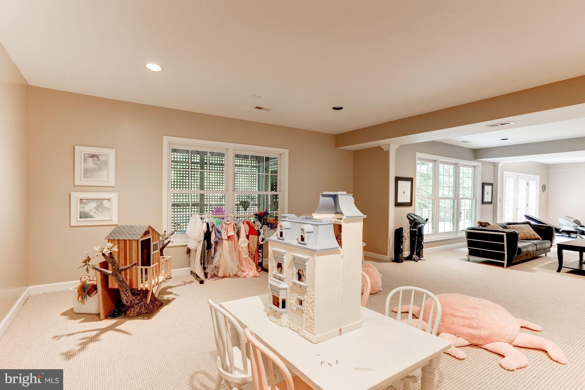 RIVER FALLS - Residential