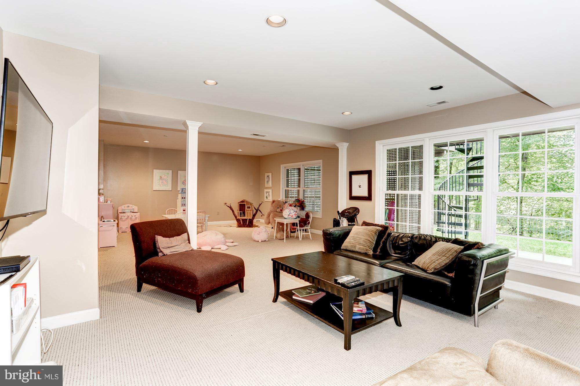 RIVER FALLS - Residential