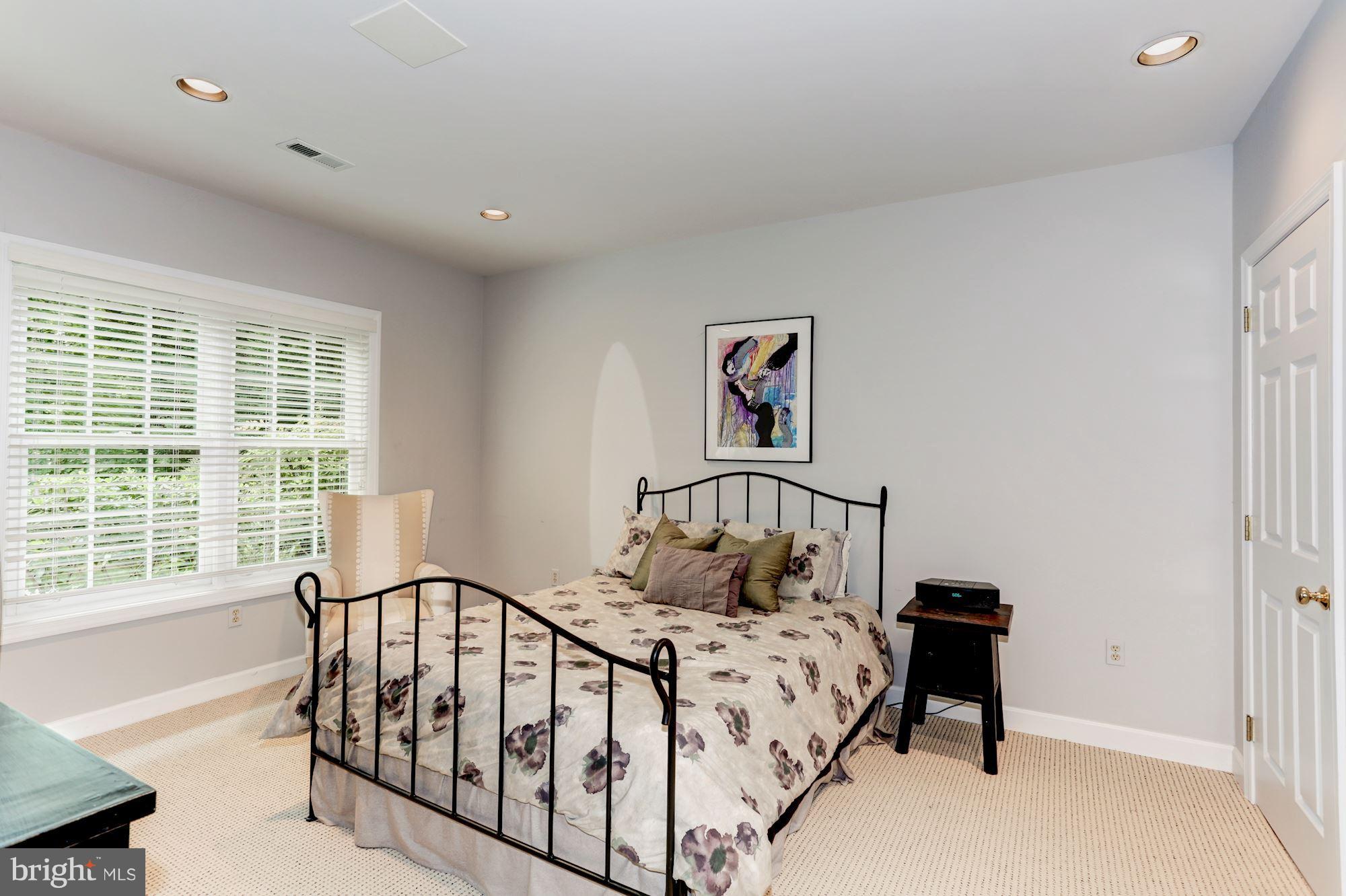 RIVER FALLS - Residential