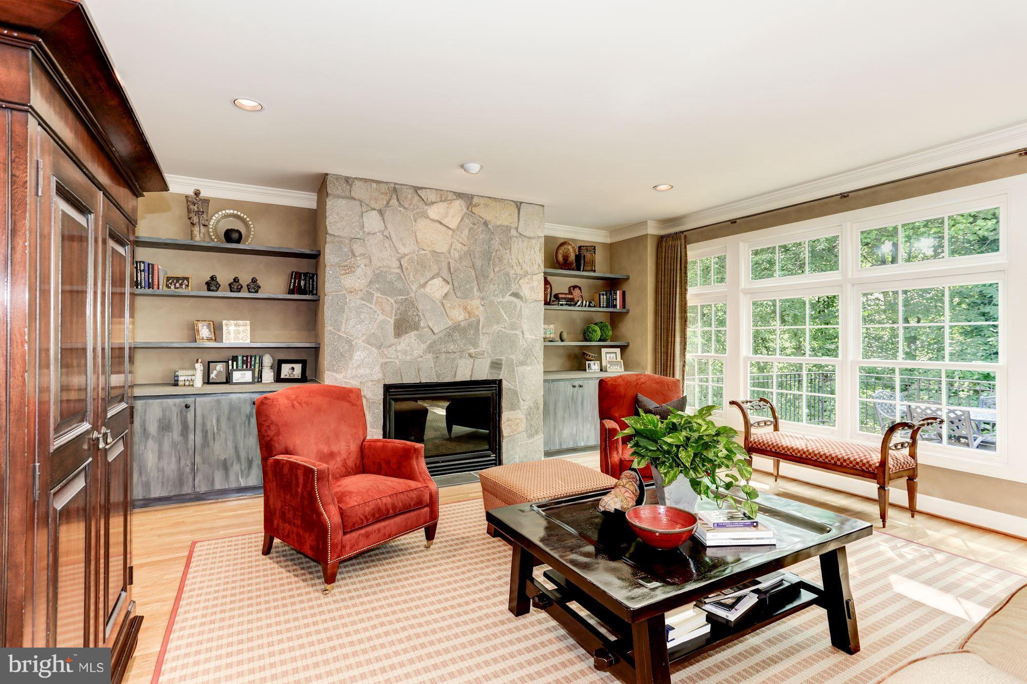 RIVER FALLS - Residential