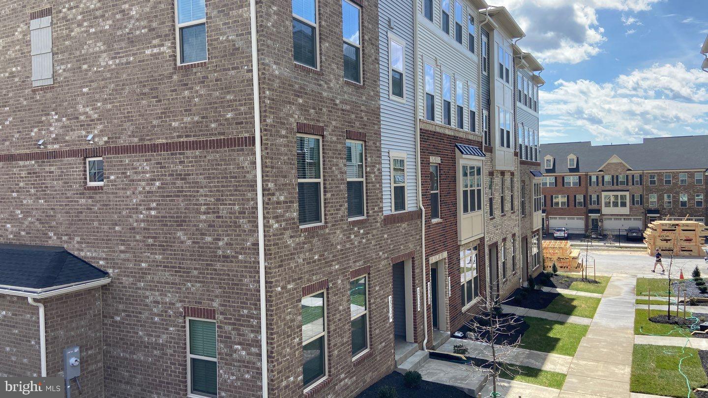 TOWN SQUARE ROW - Residential Lease