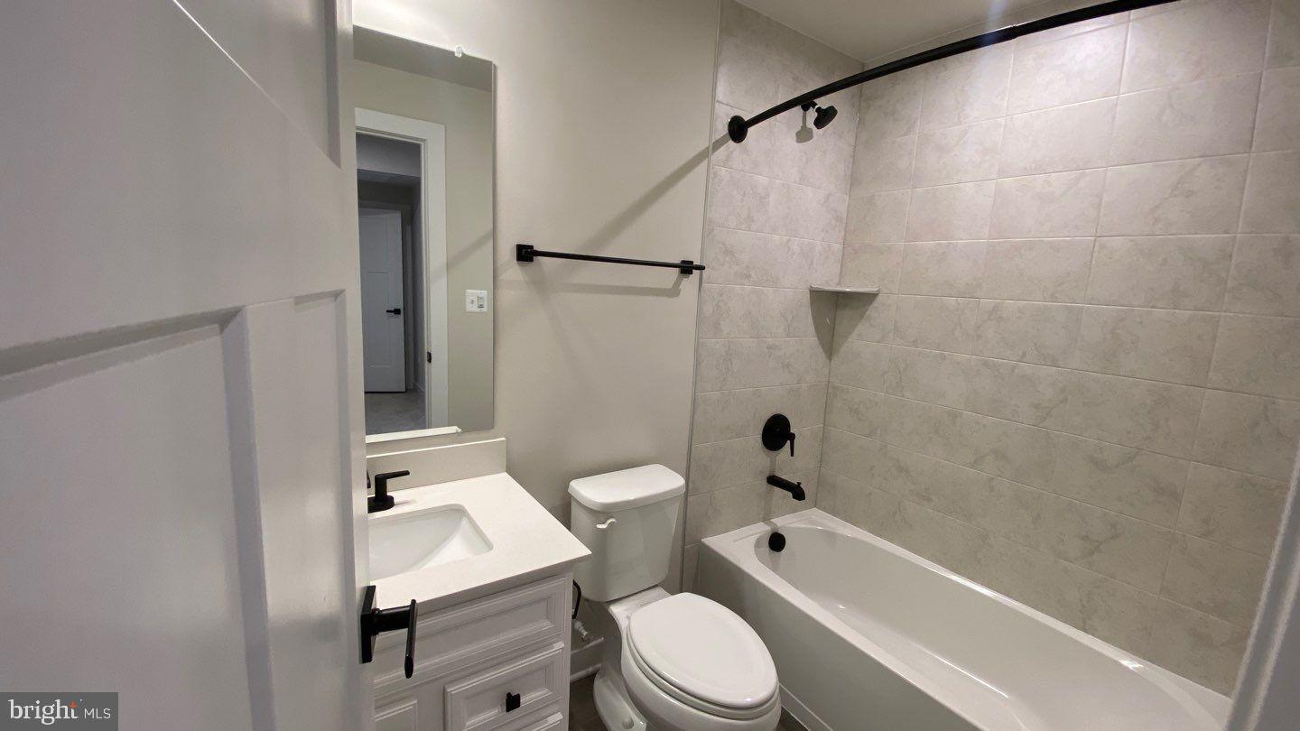 TOWN SQUARE ROW - Residential Lease