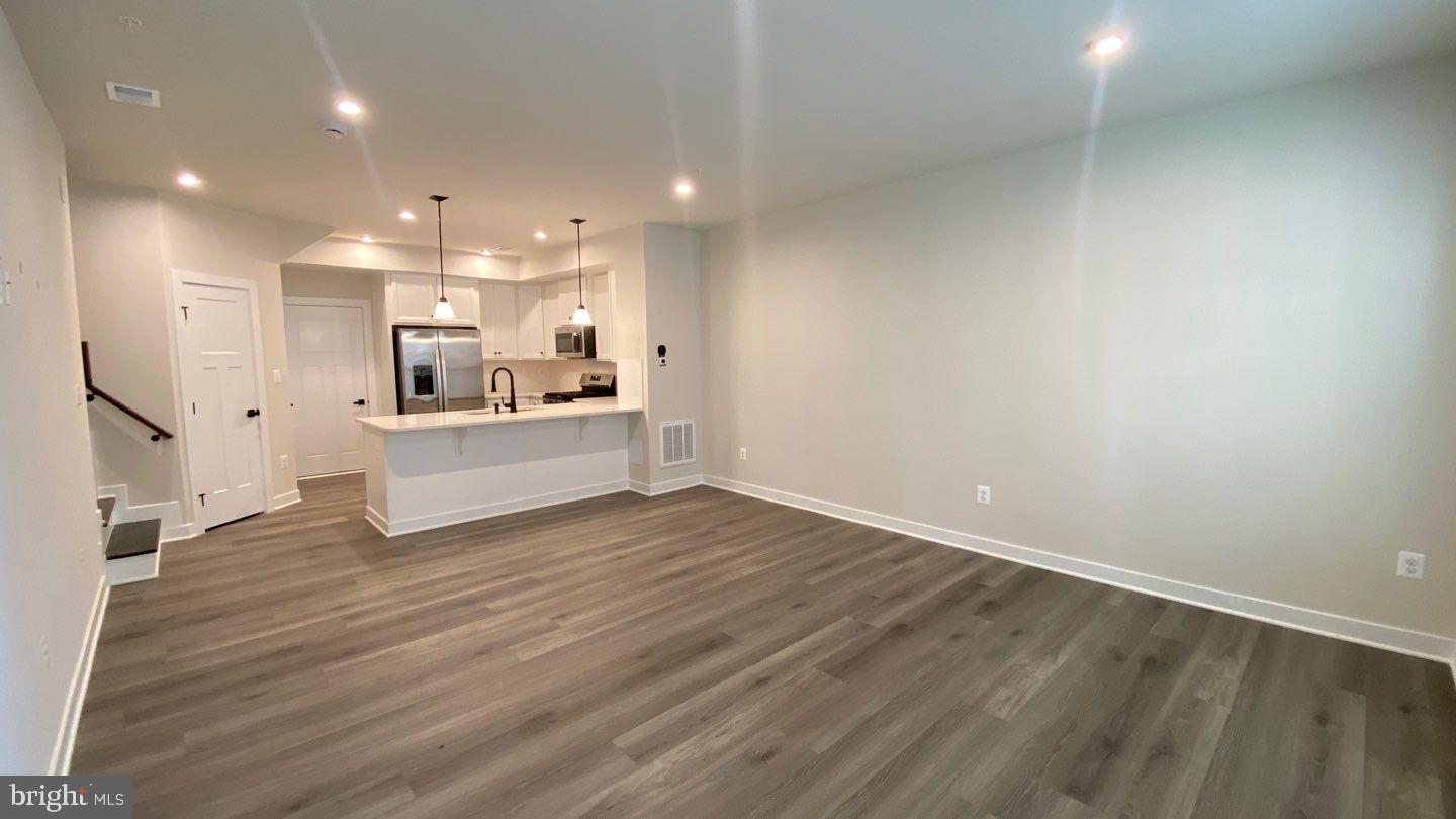 TOWN SQUARE ROW - Residential Lease