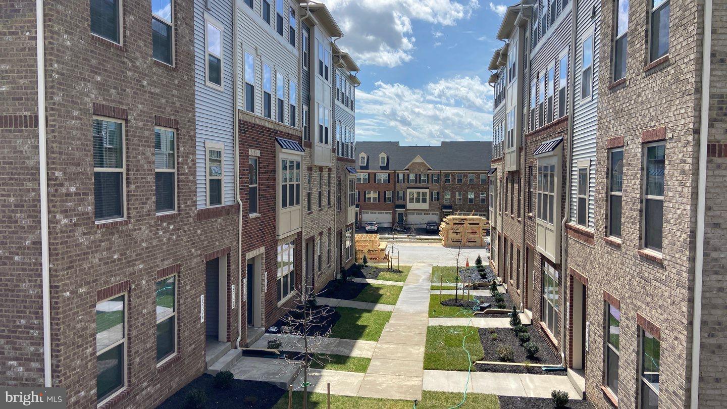 TOWN SQUARE ROW - Residential Lease