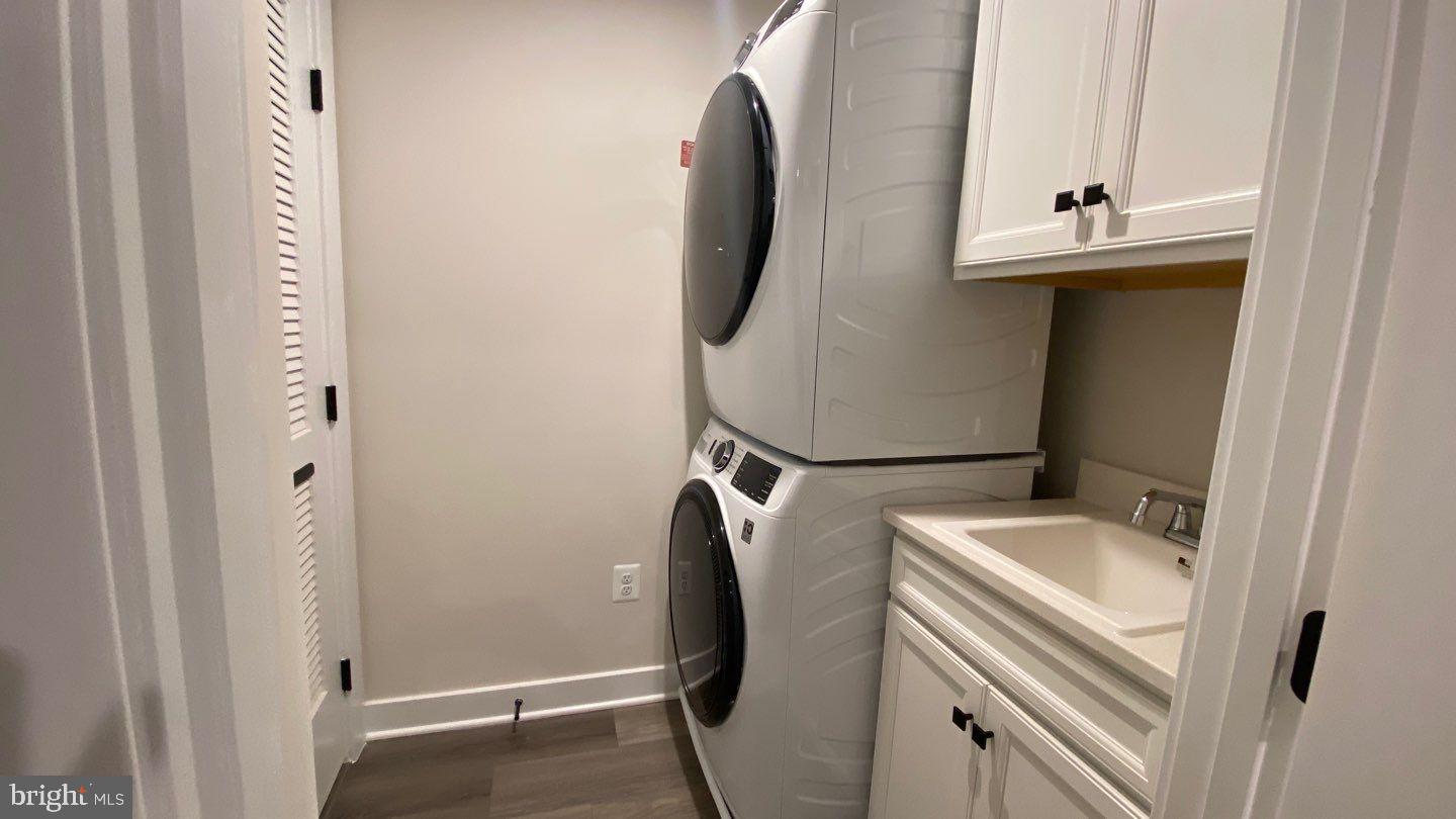 TOWN SQUARE ROW - Residential Lease