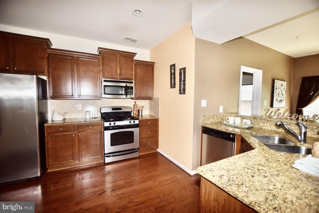 LAKELANDS AT EASTON - Residential