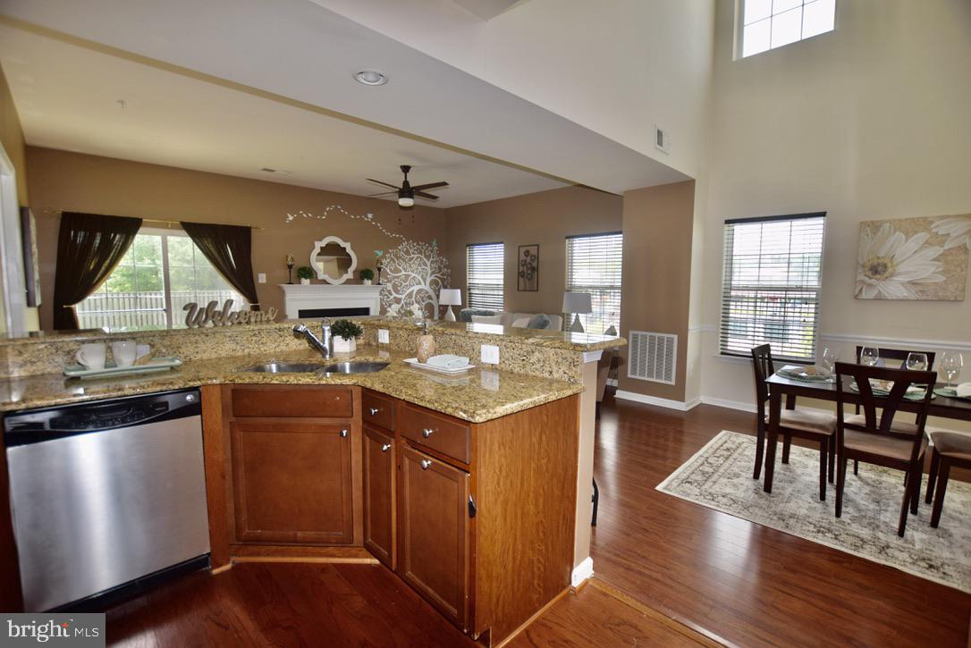 LAKELANDS AT EASTON - Residential