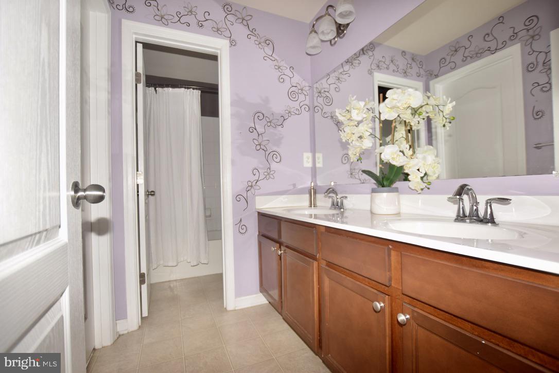 LAKELANDS AT EASTON - Residential