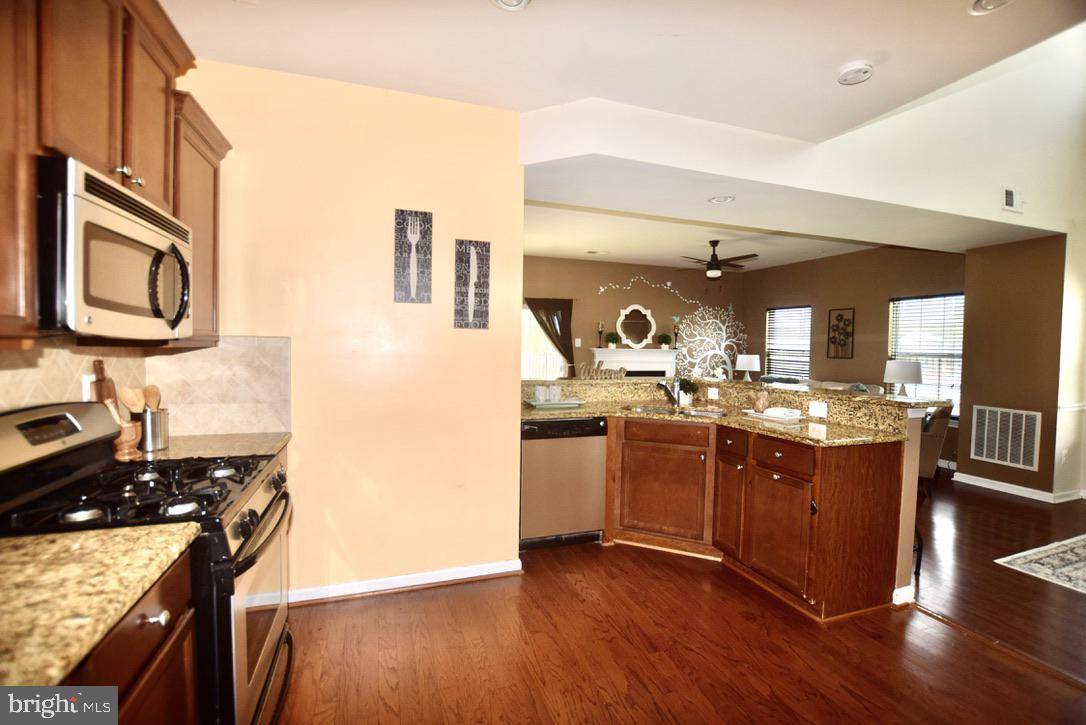 LAKELANDS AT EASTON - Residential